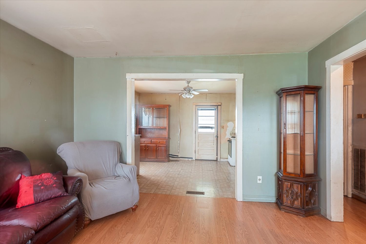 412 E College St Property Photo 6