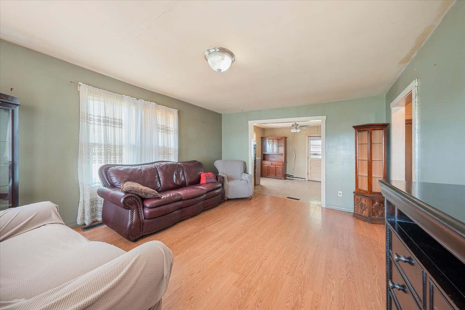 412 E College St Property Photo 7
