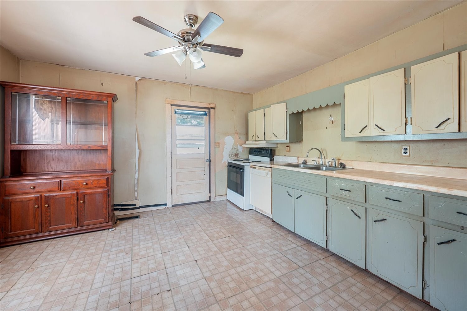 412 E College St Property Photo 8