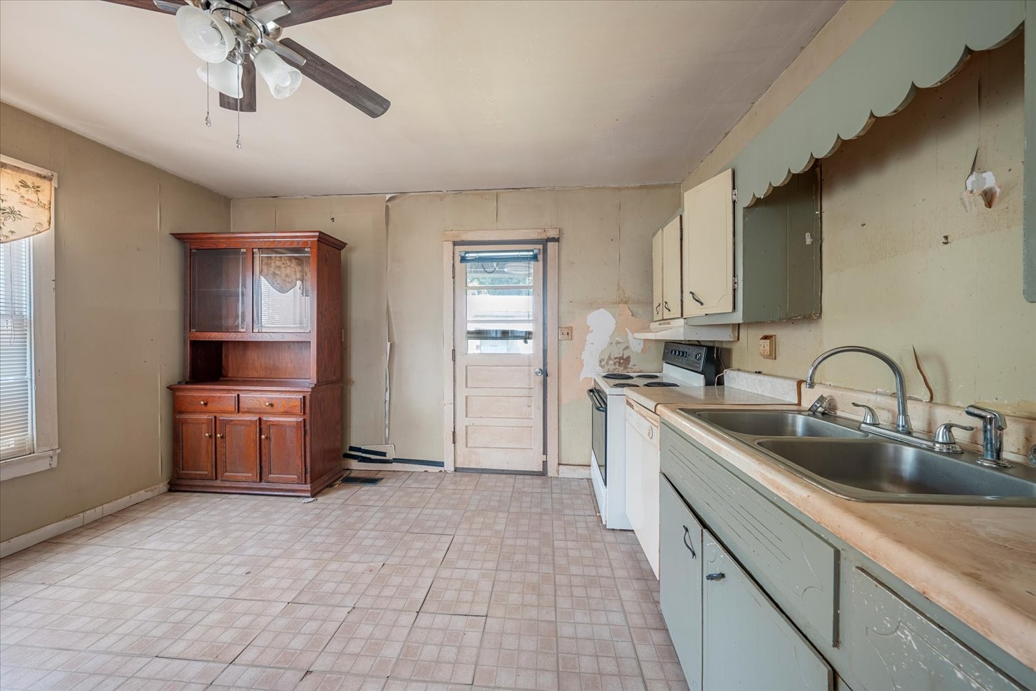 412 E College St Property Photo 11