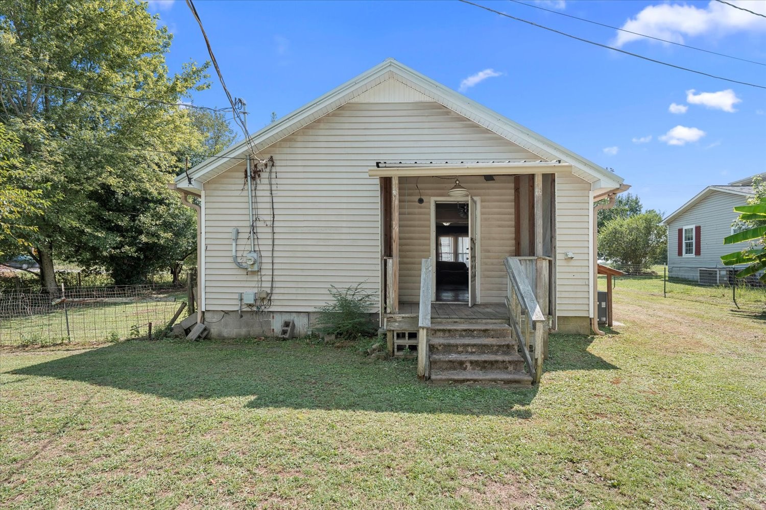 412 E College St Property Photo 21