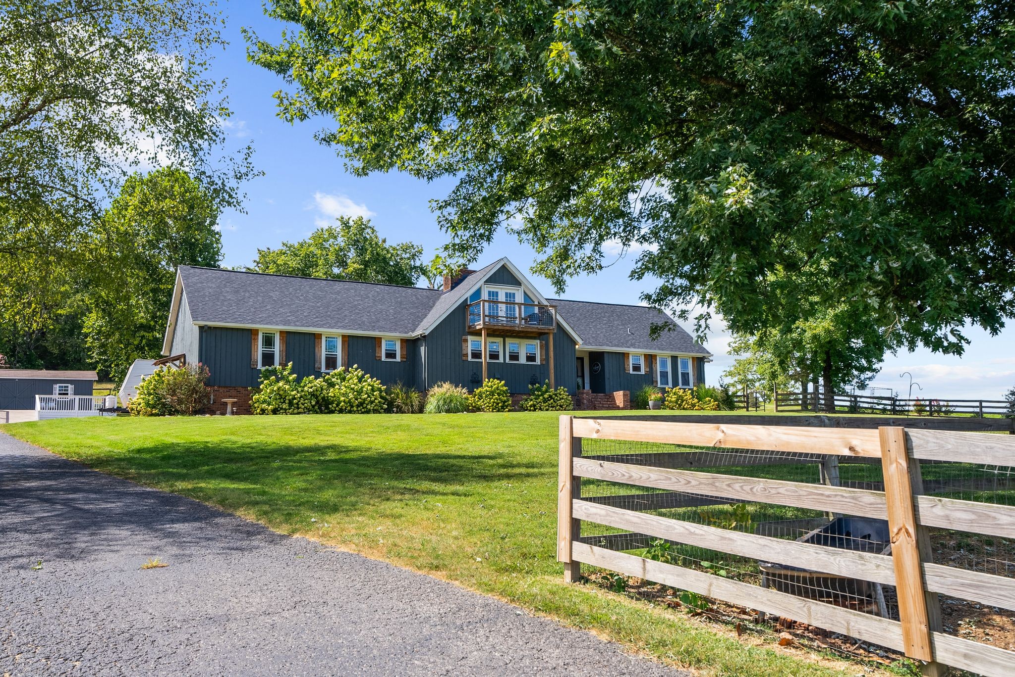 1633 Saundersville Rd Property Photo 1