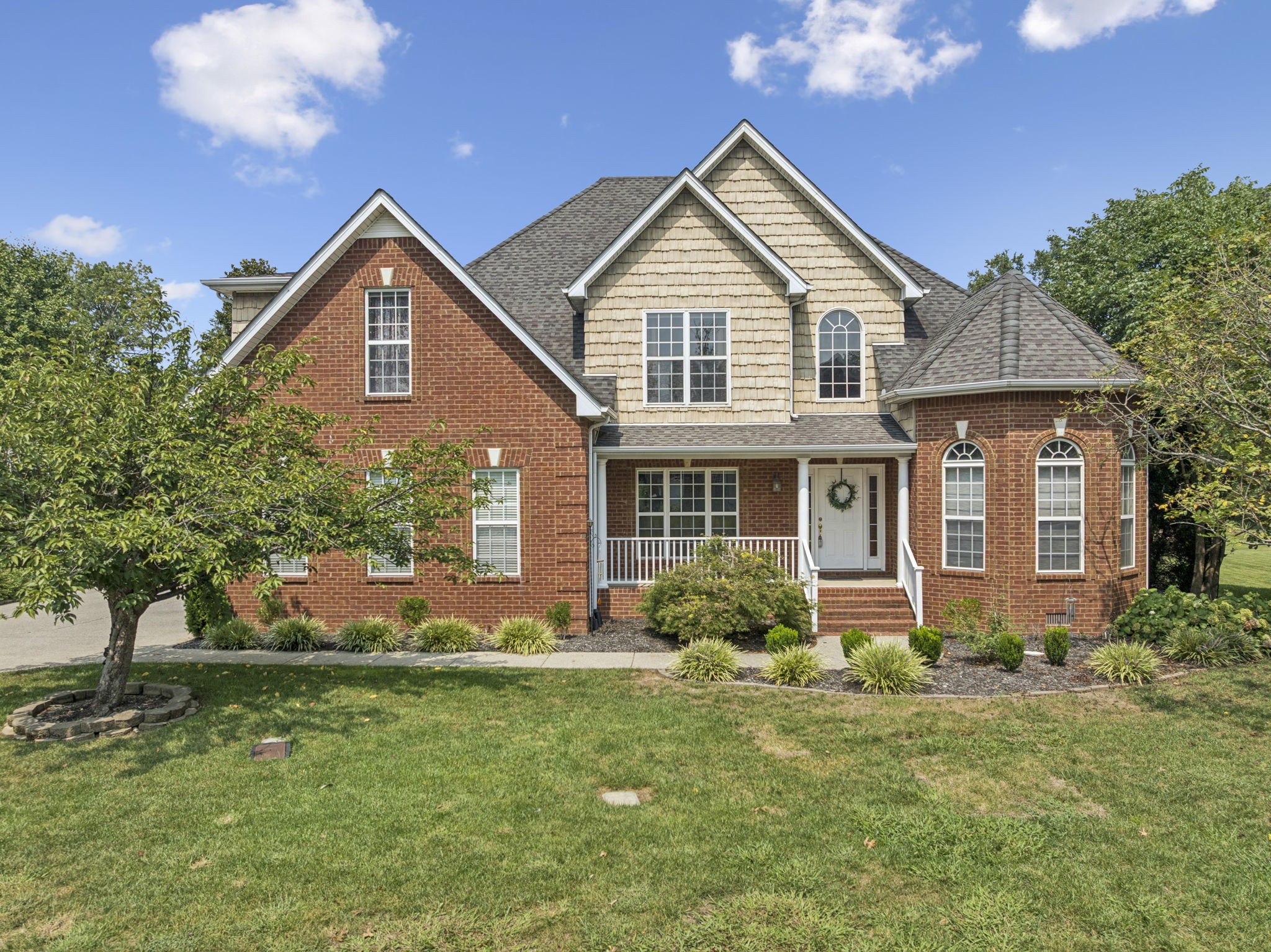 1913 Baskinbrook Court Property Photo 1