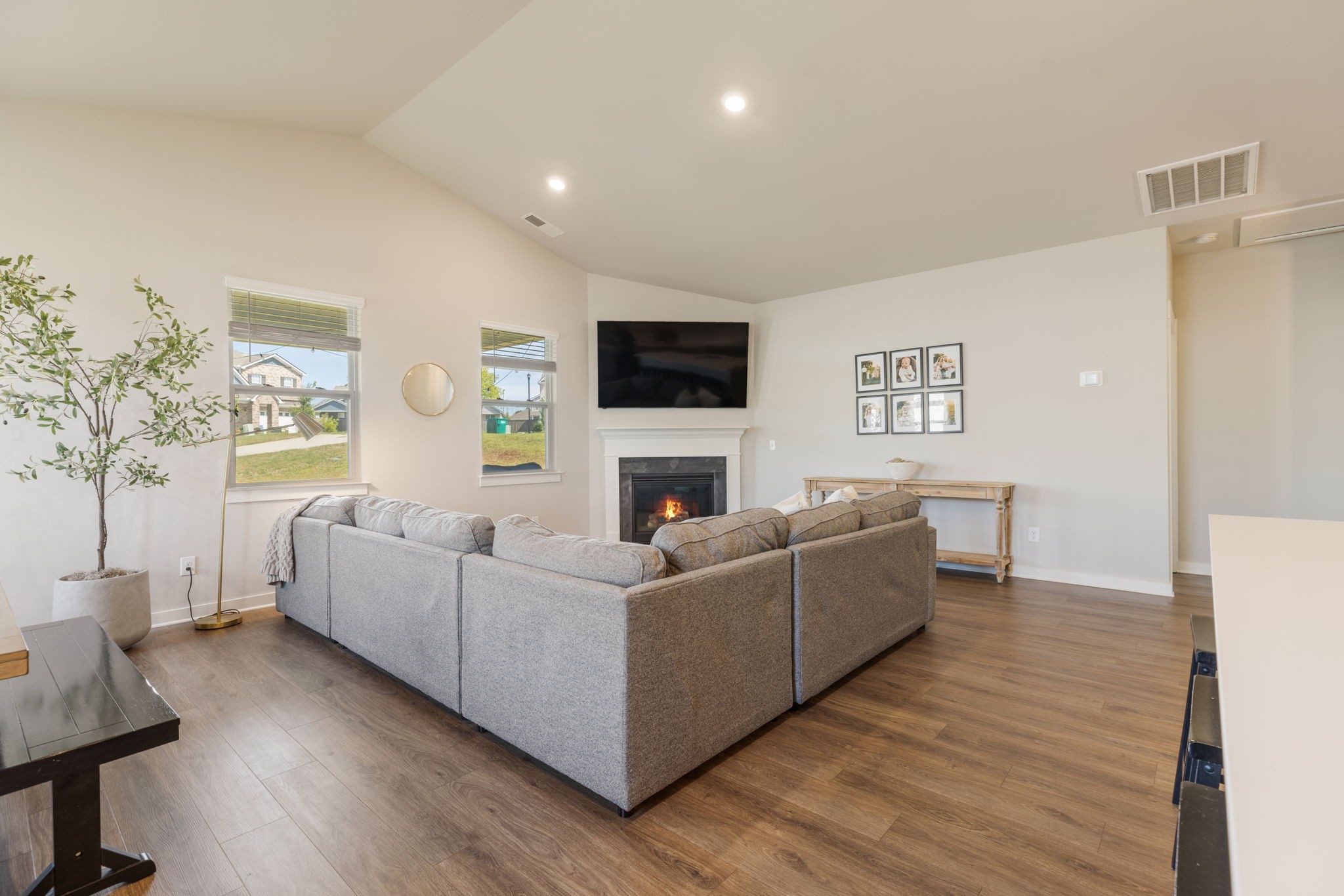 1006 Ewell Farm Cir Property Photo 10