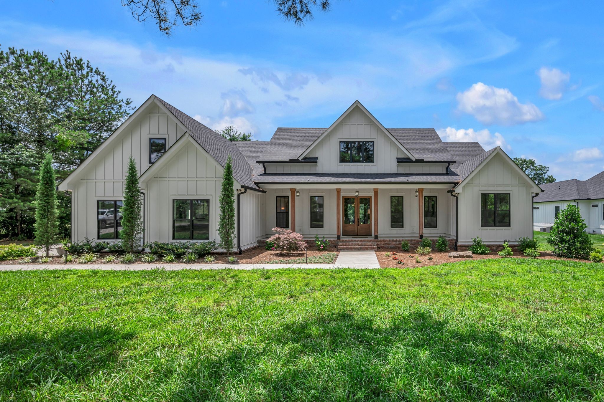 445 Old Pond Ln Property Photo 2