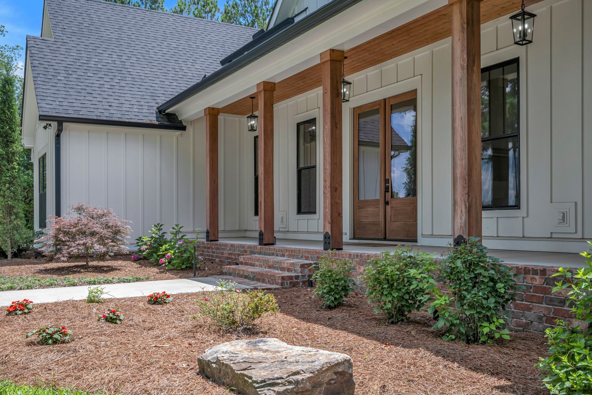 445 Old Pond Ln Property Photo 3