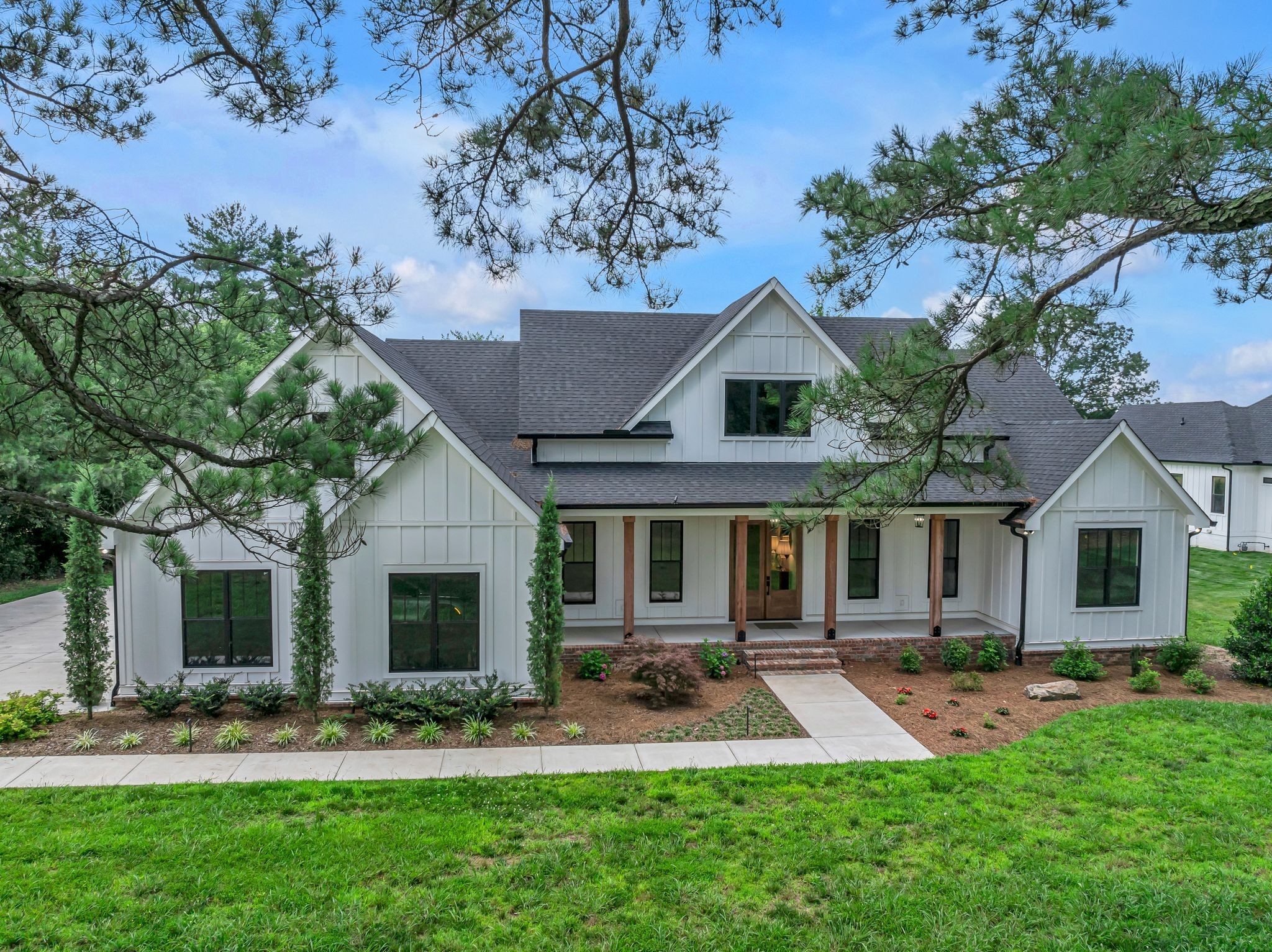 445 Old Pond Ln Property Photo 4