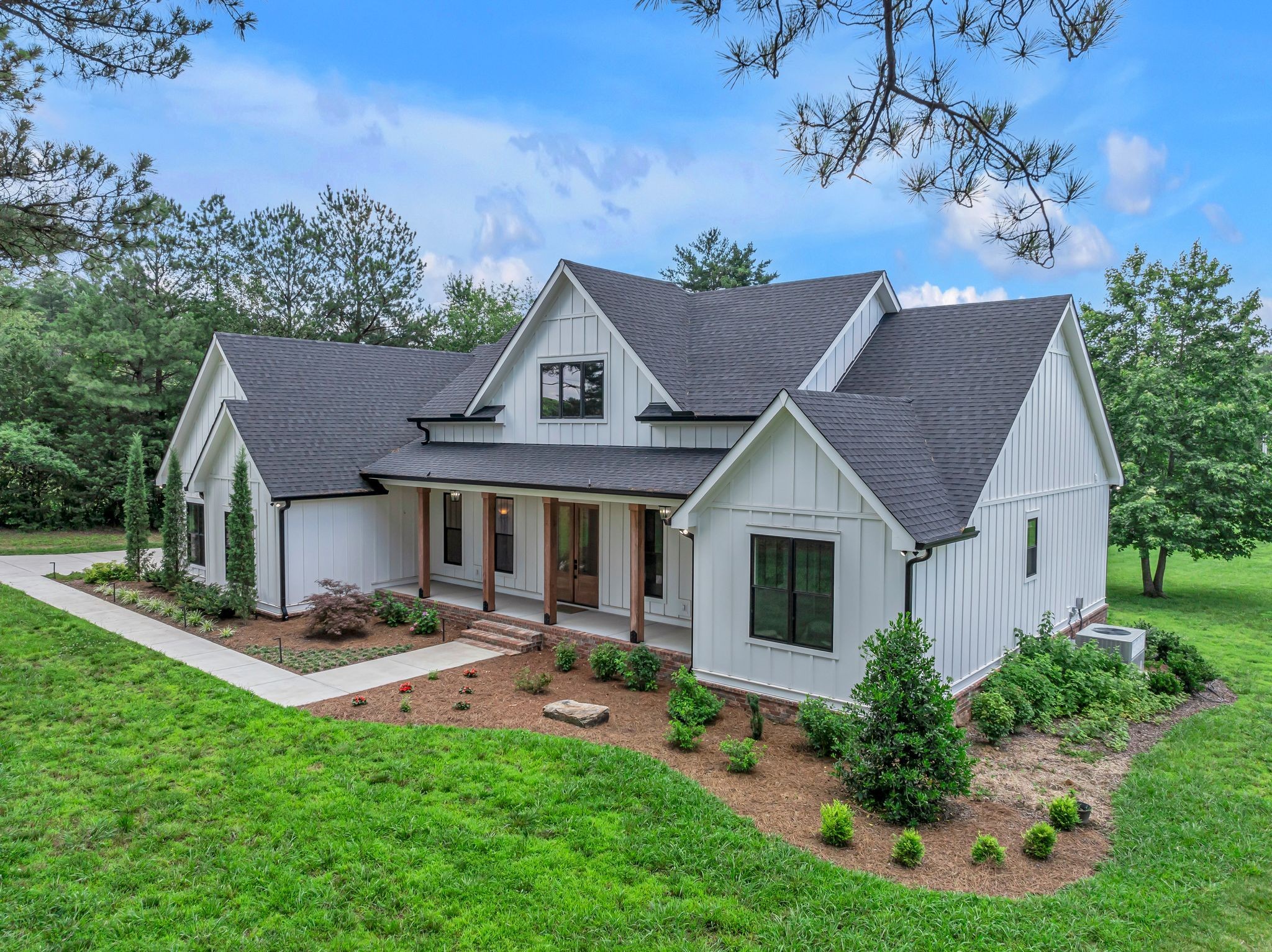 445 Old Pond Ln Property Photo 6