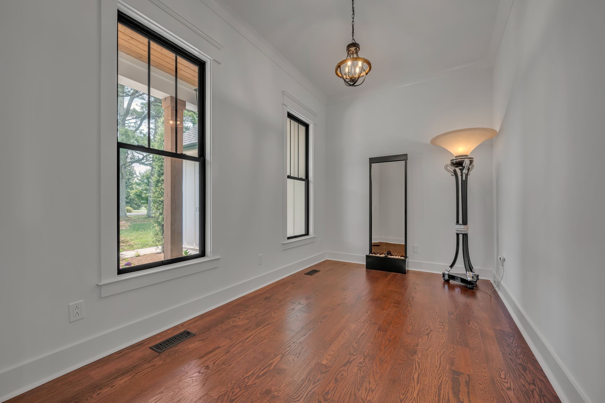 445 Old Pond Ln Property Photo 11