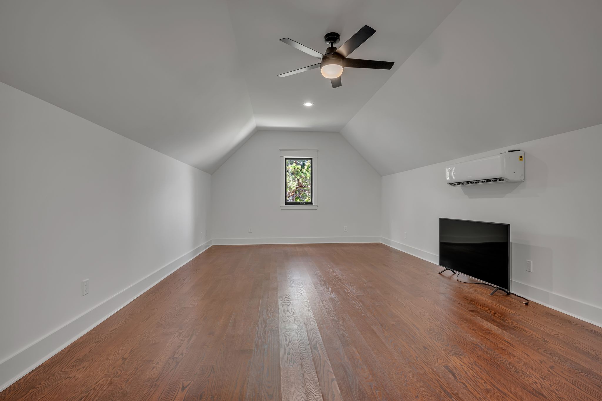 445 Old Pond Ln Property Photo 57