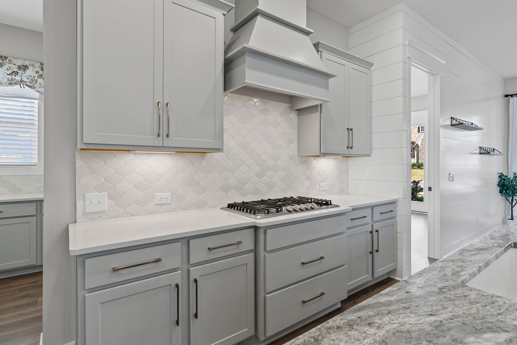 2195 Broadway St Property Photo 8