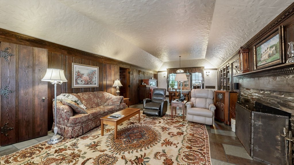 505 Walnut St Property Photo 9