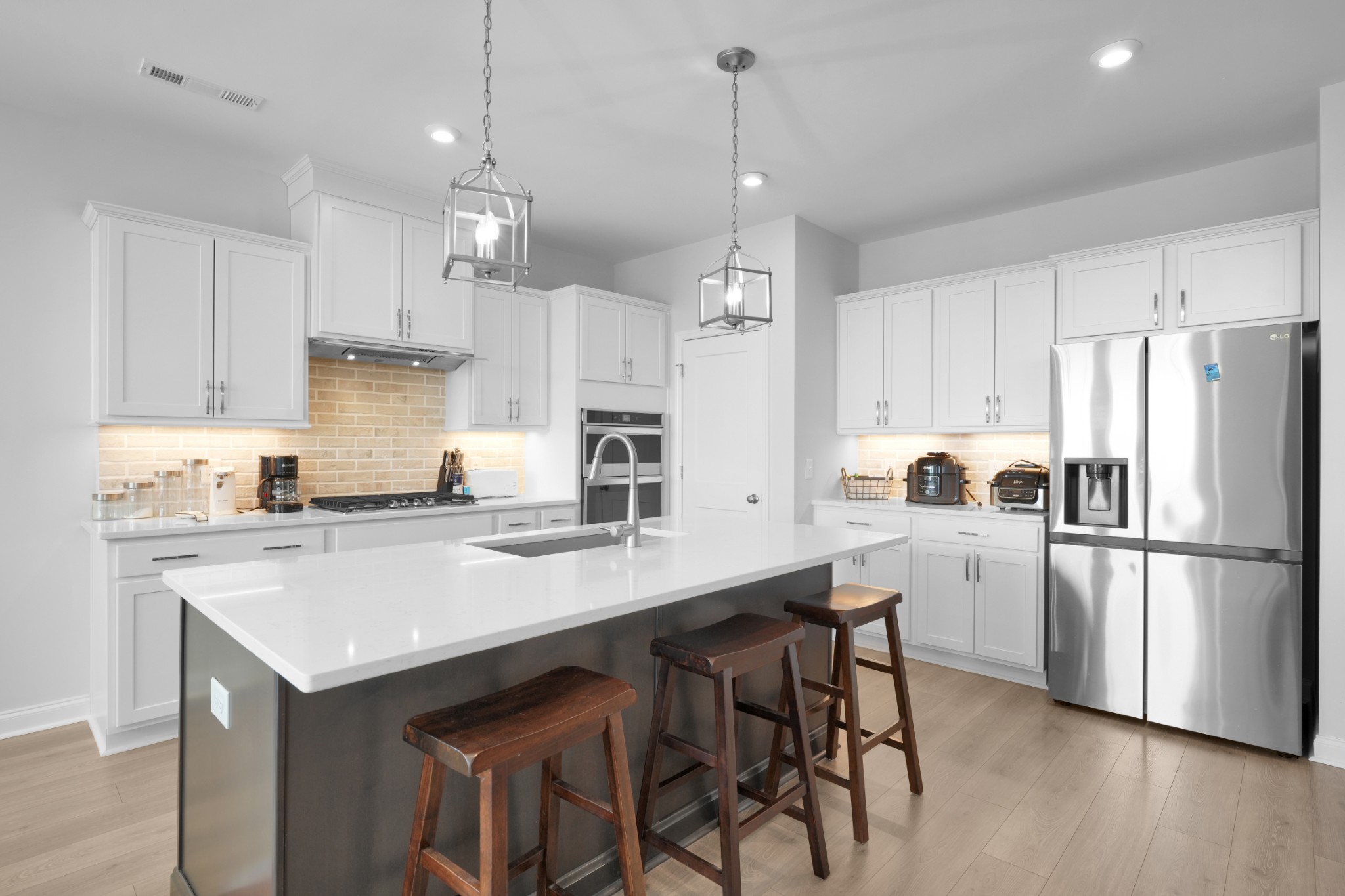 2069 Hedgelawn Dr Property Photo 2