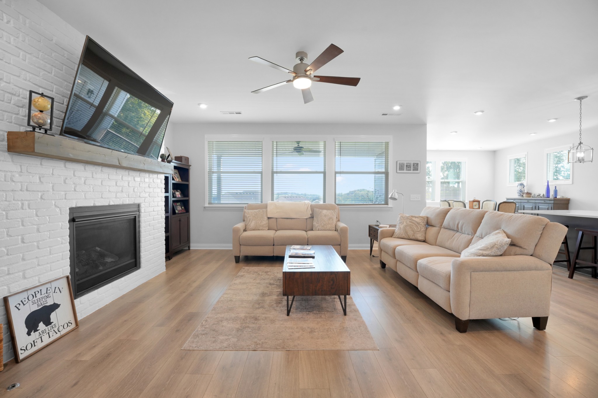 2069 Hedgelawn Dr Property Photo 14