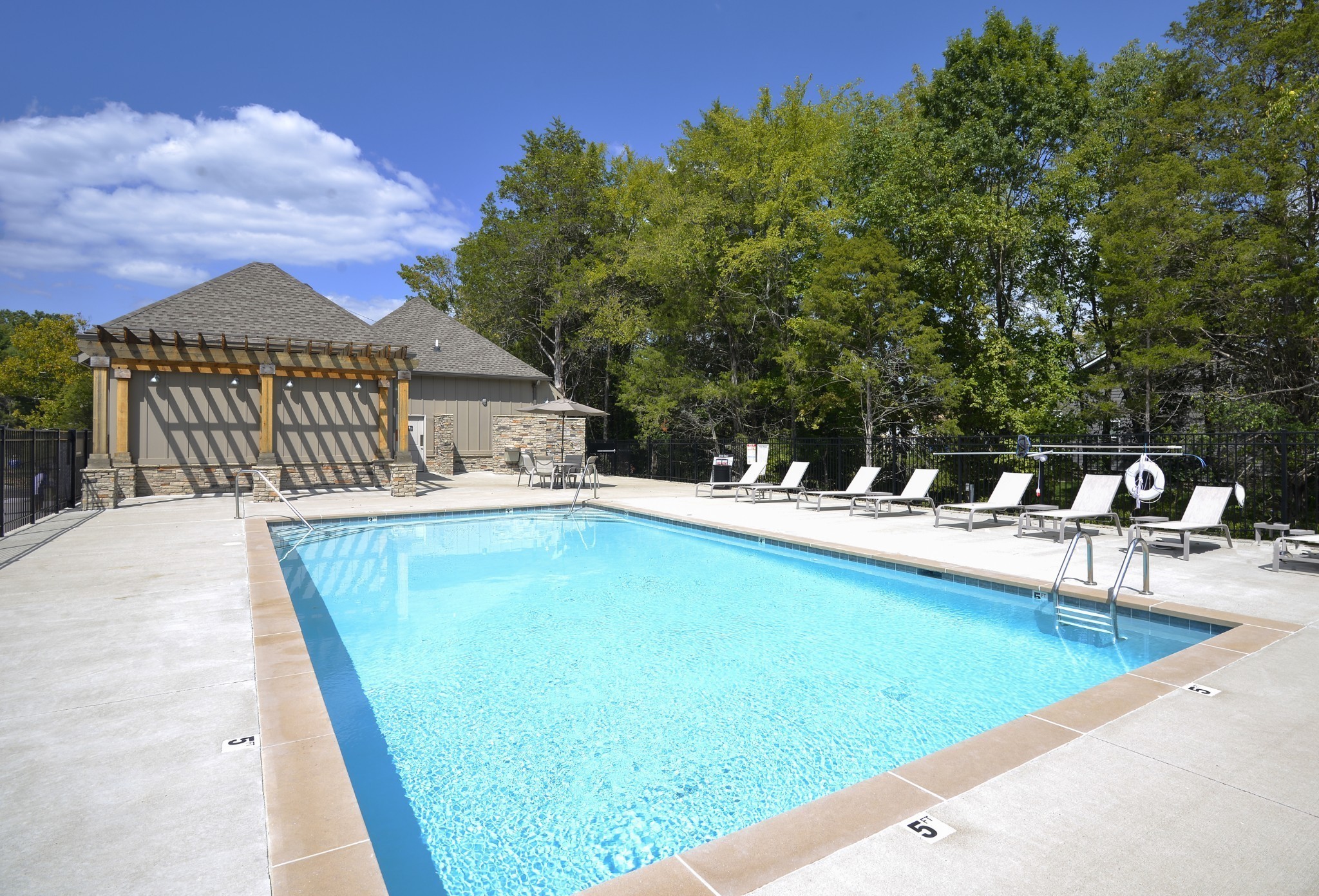 2069 Hedgelawn Dr Property Photo 49