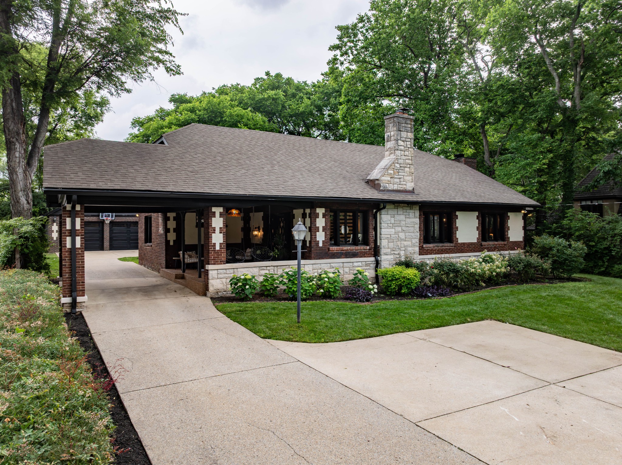 1702 Stokes Ln Property Photo 1