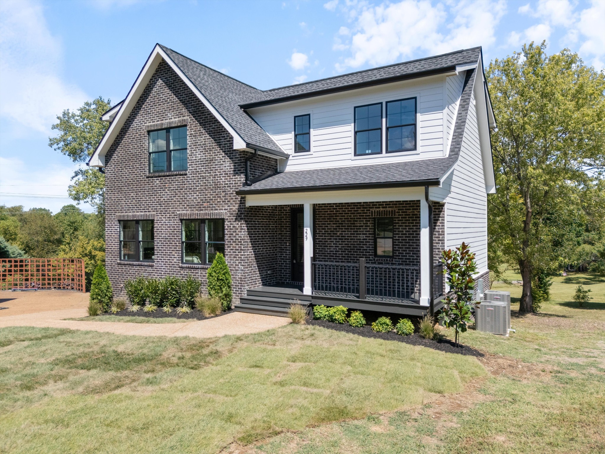 229 Cambridge Pl Property Photo 2