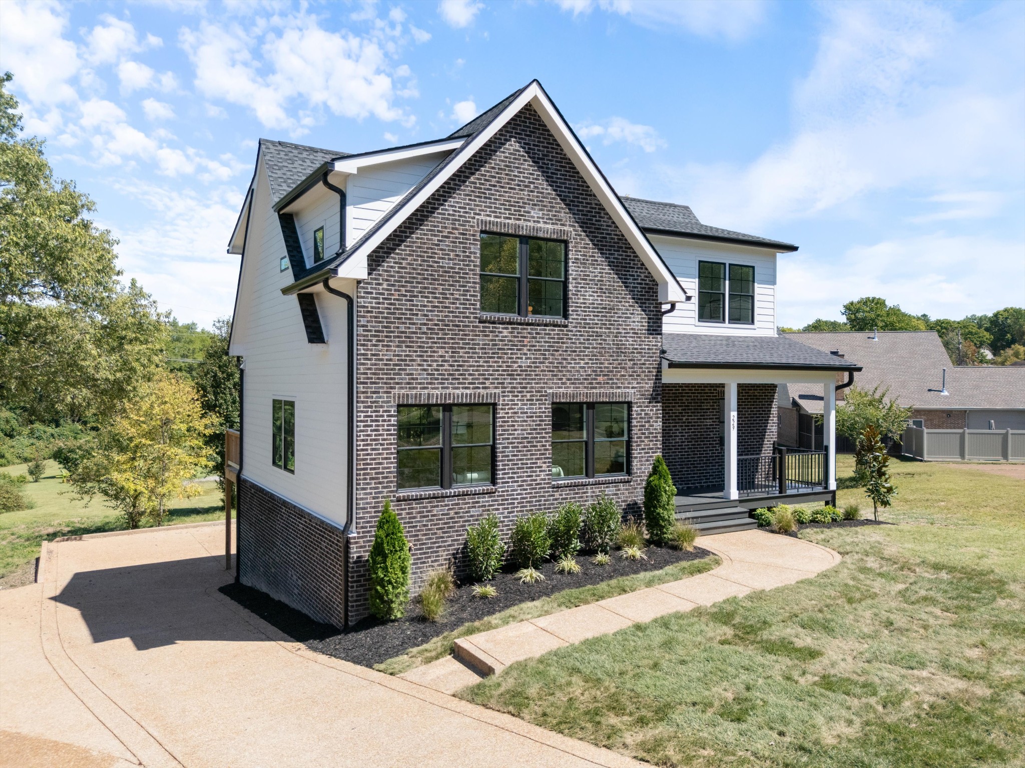 229 Cambridge Pl Property Photo 3