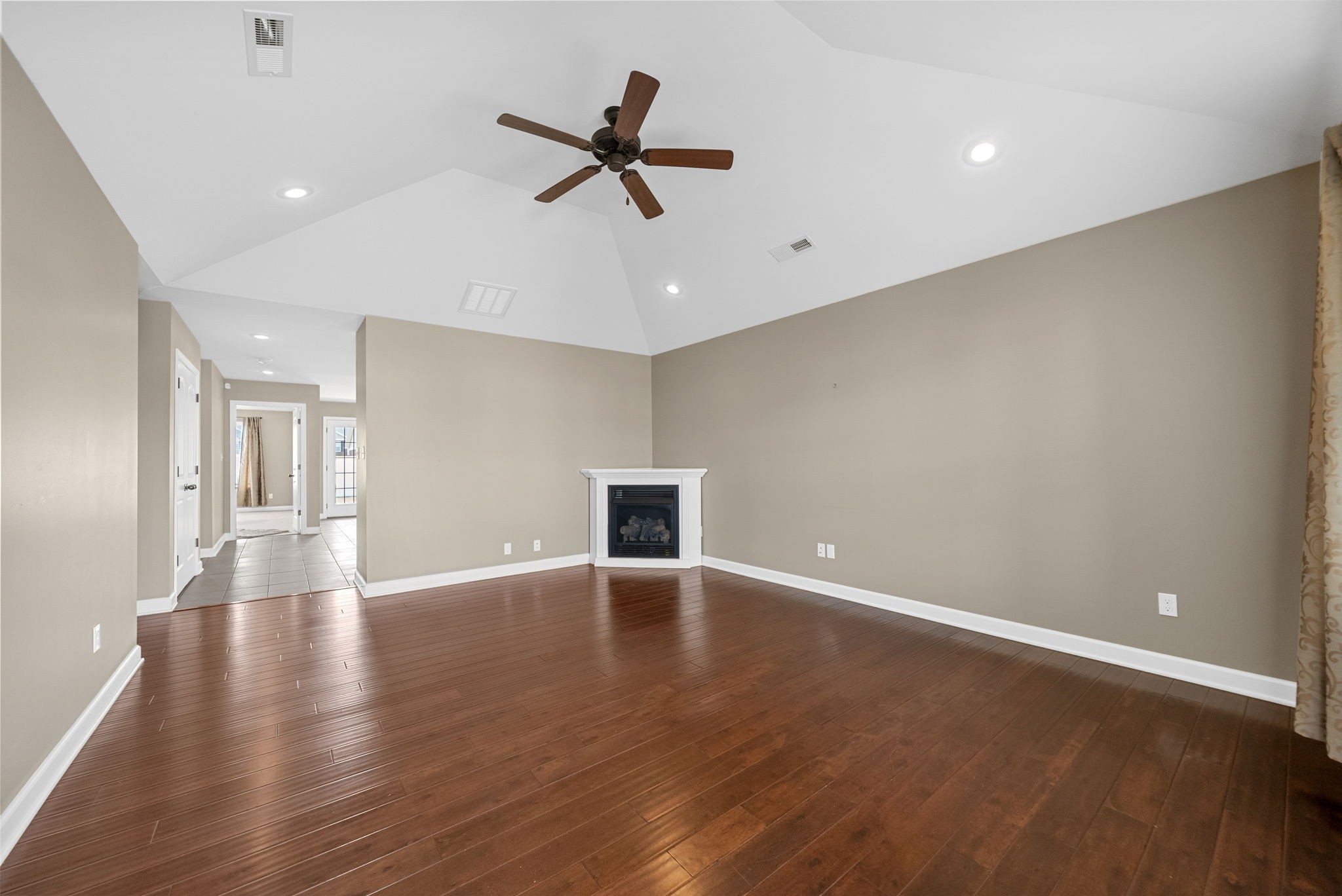 523 S Abbey Way Property Photo 5