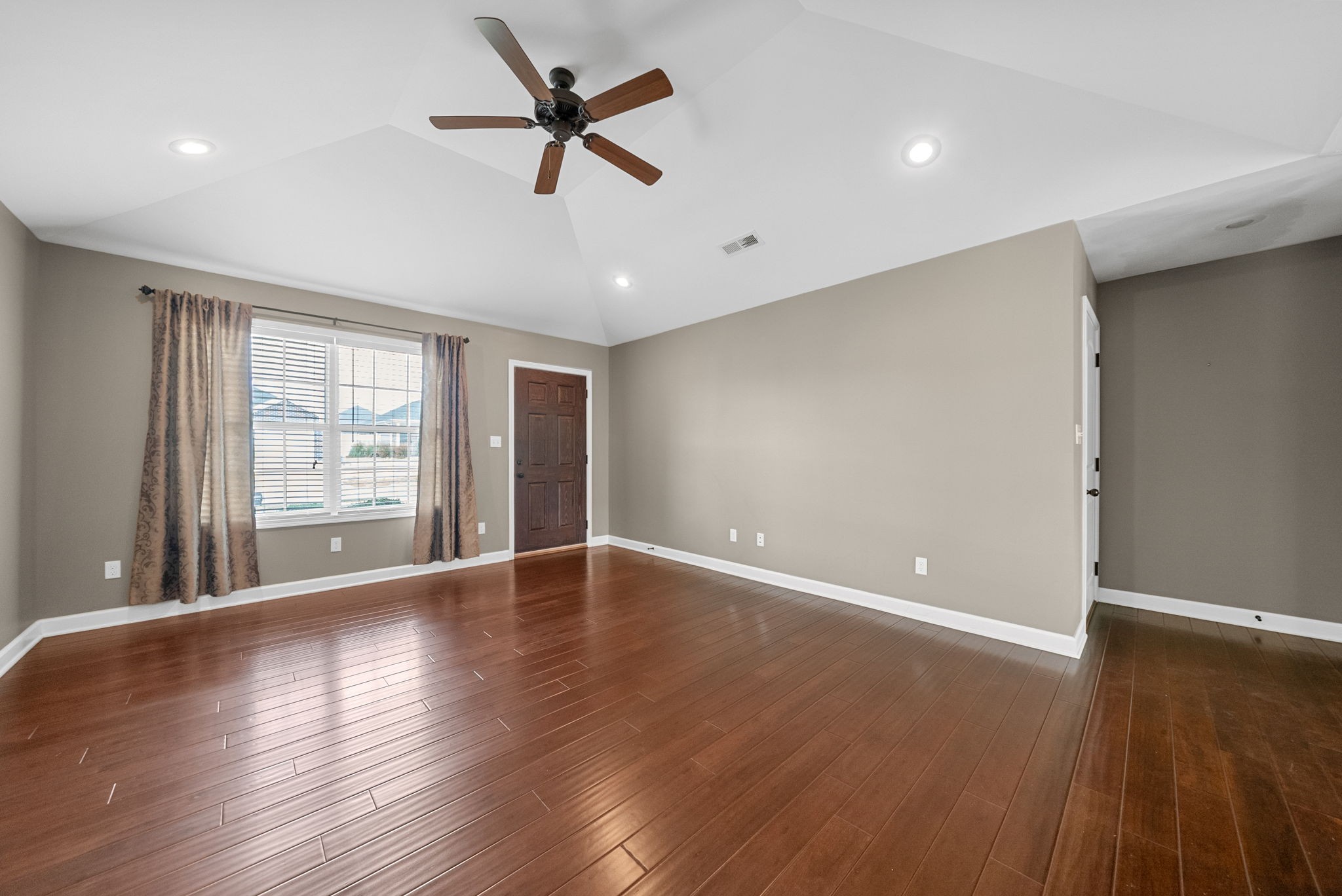 523 S Abbey Way Property Photo 6