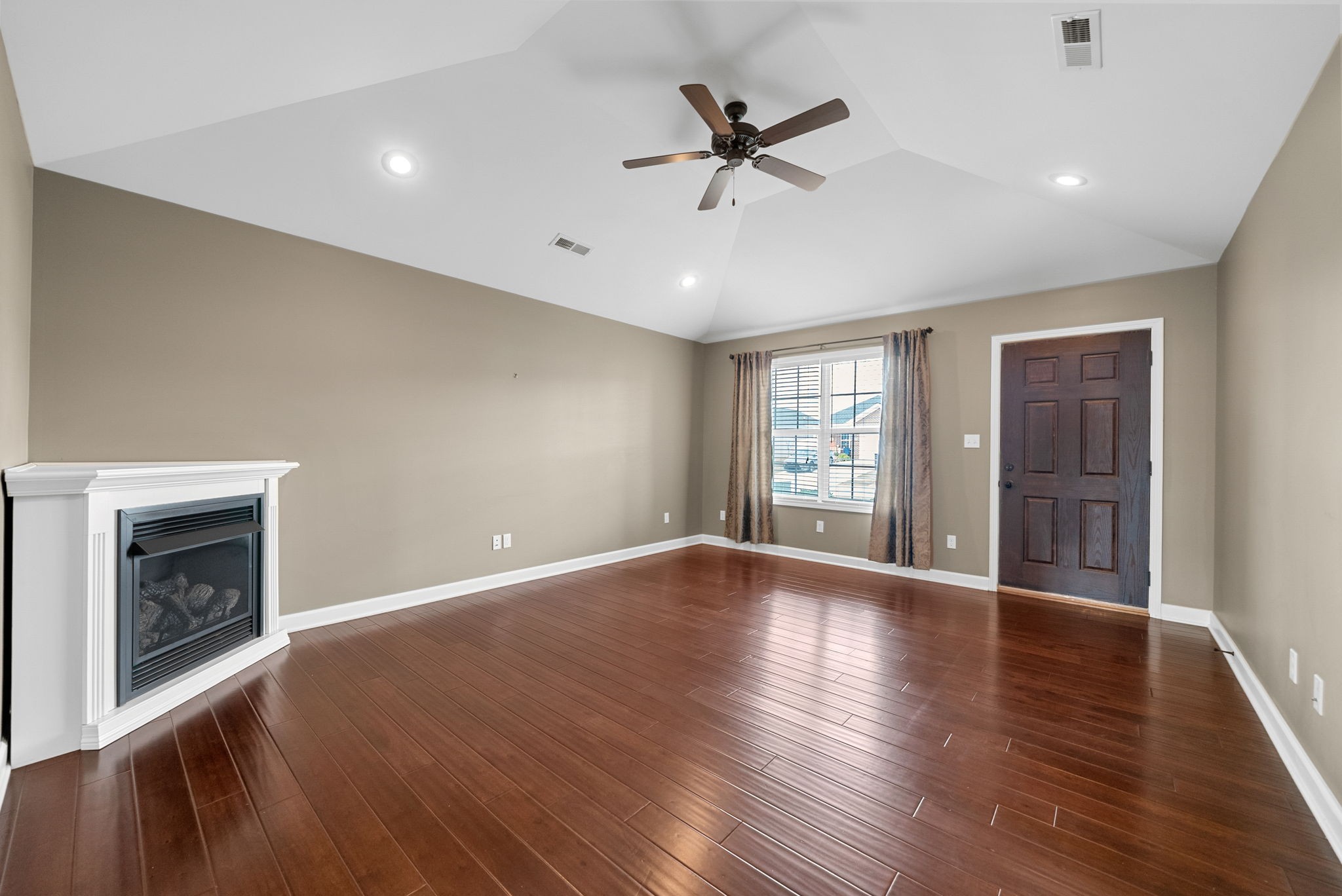 523 S Abbey Way Property Photo 7