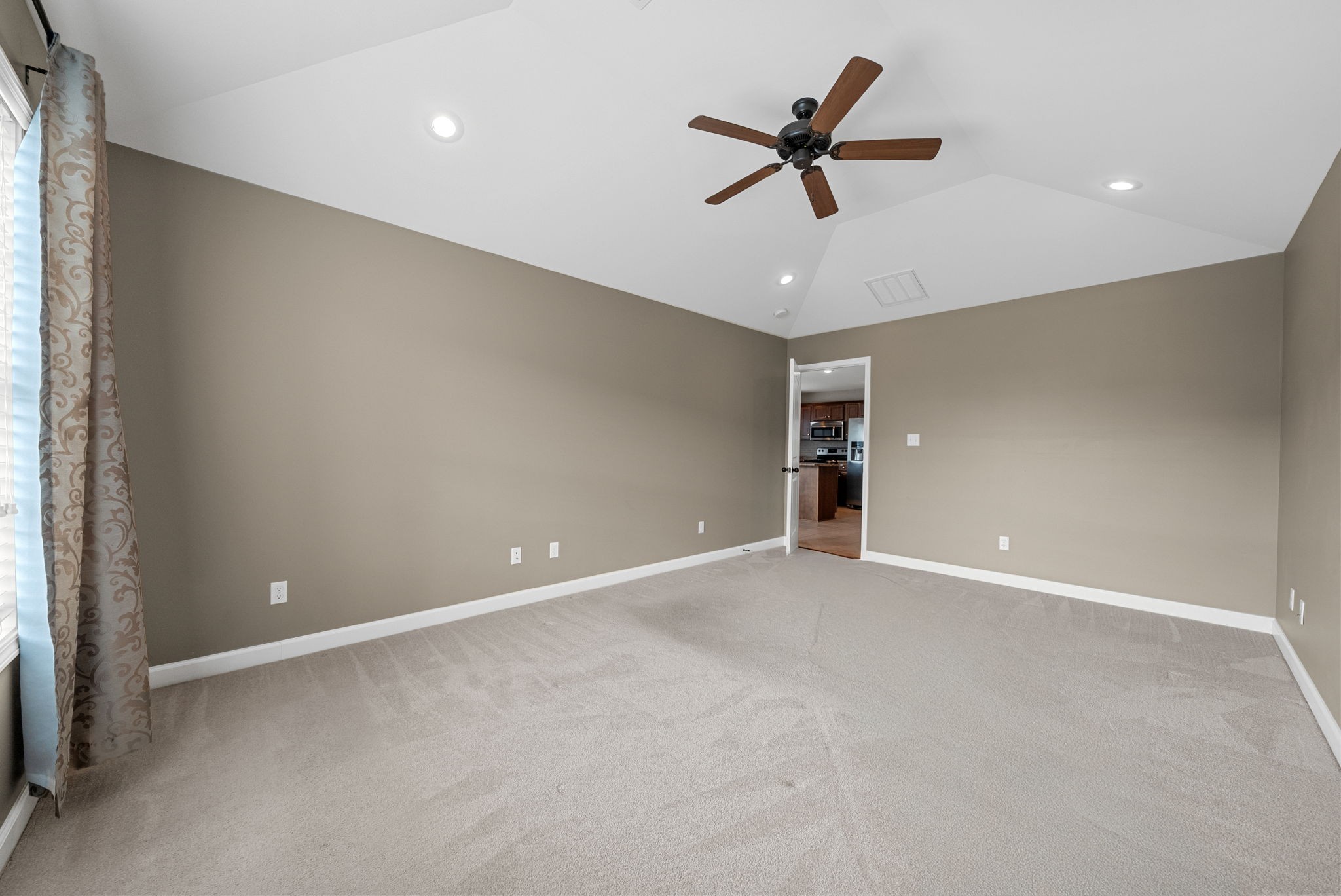 523 S Abbey Way Property Photo 15