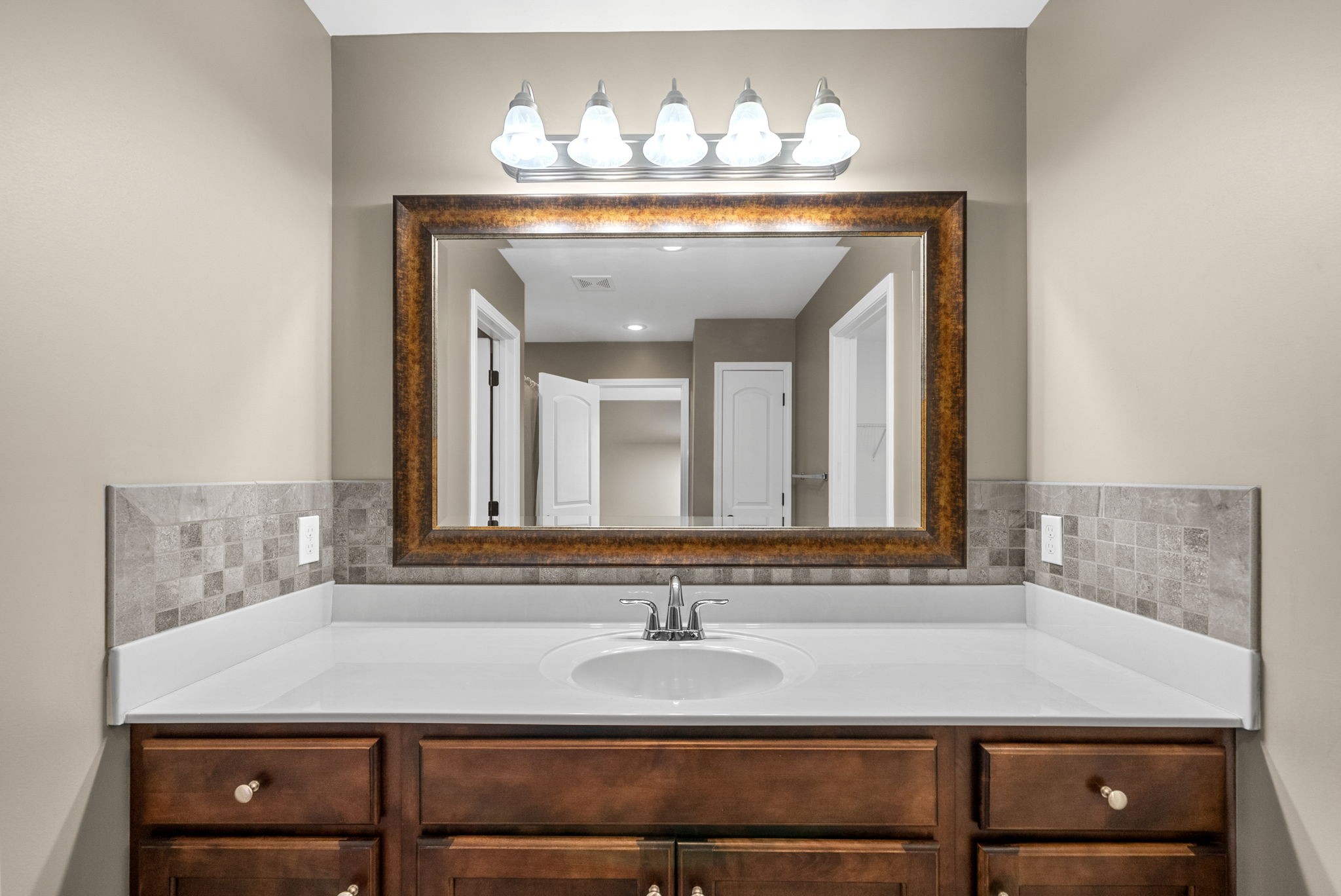 523 S Abbey Way Property Photo 17