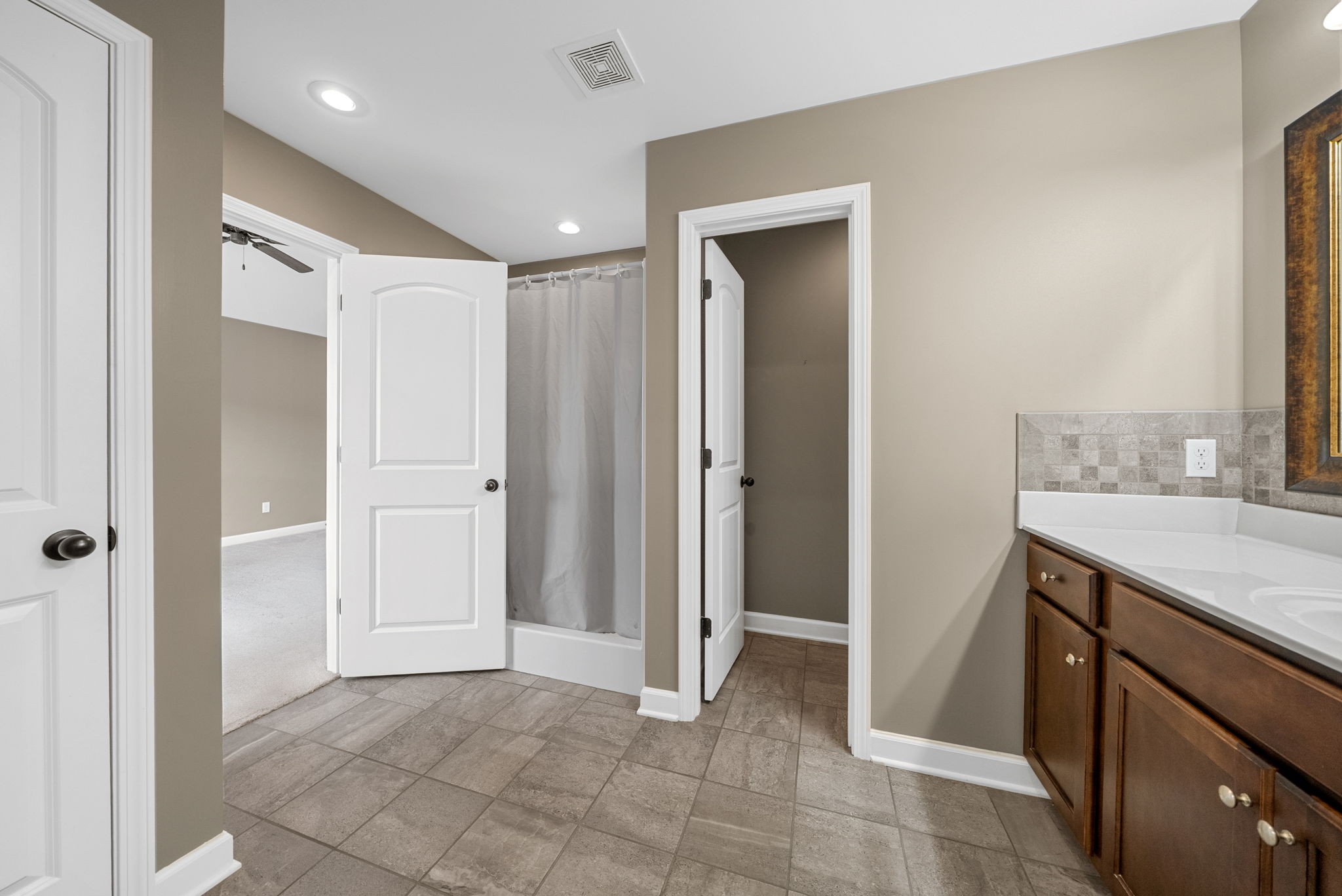 523 S Abbey Way Property Photo 18