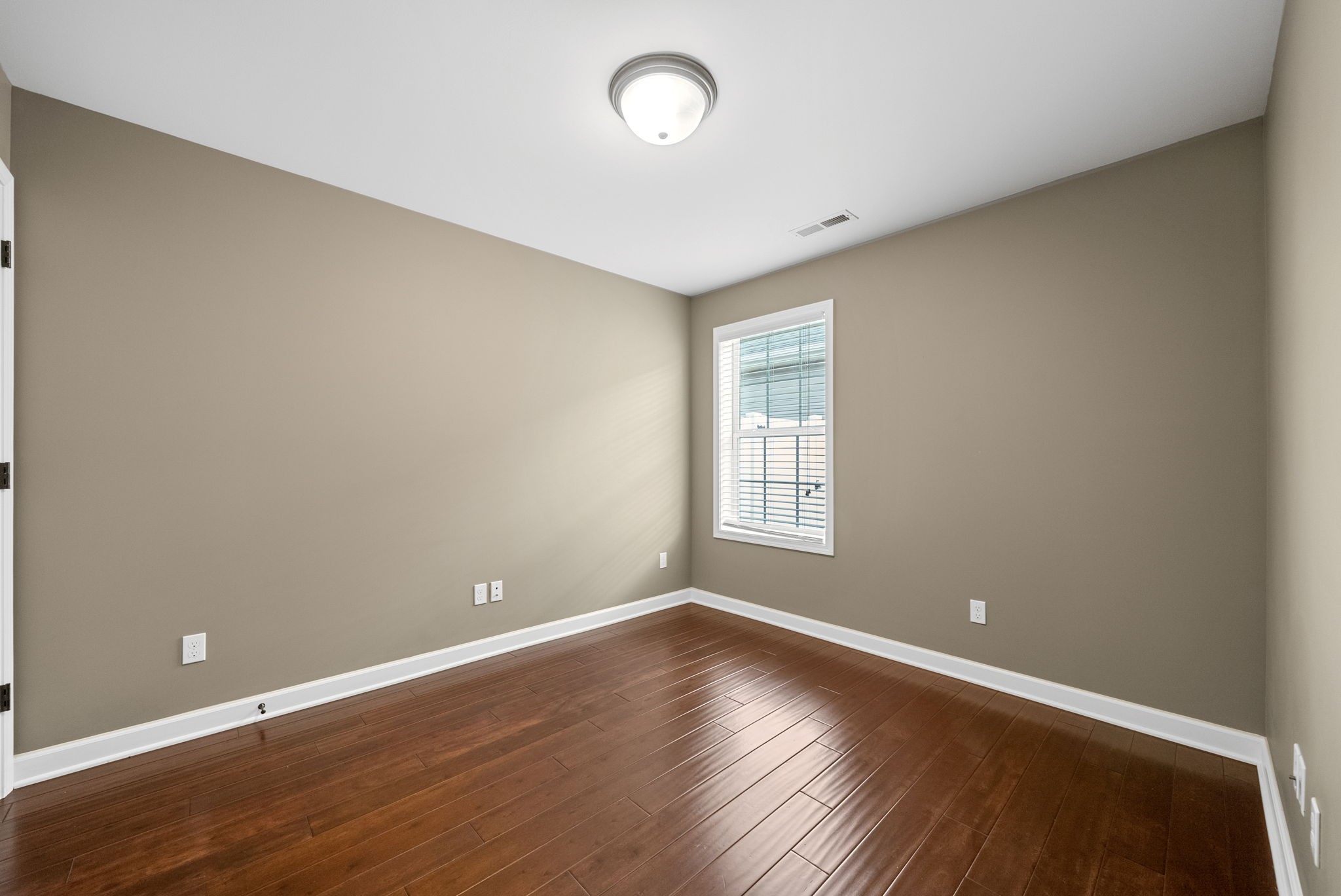 523 S Abbey Way Property Photo 24