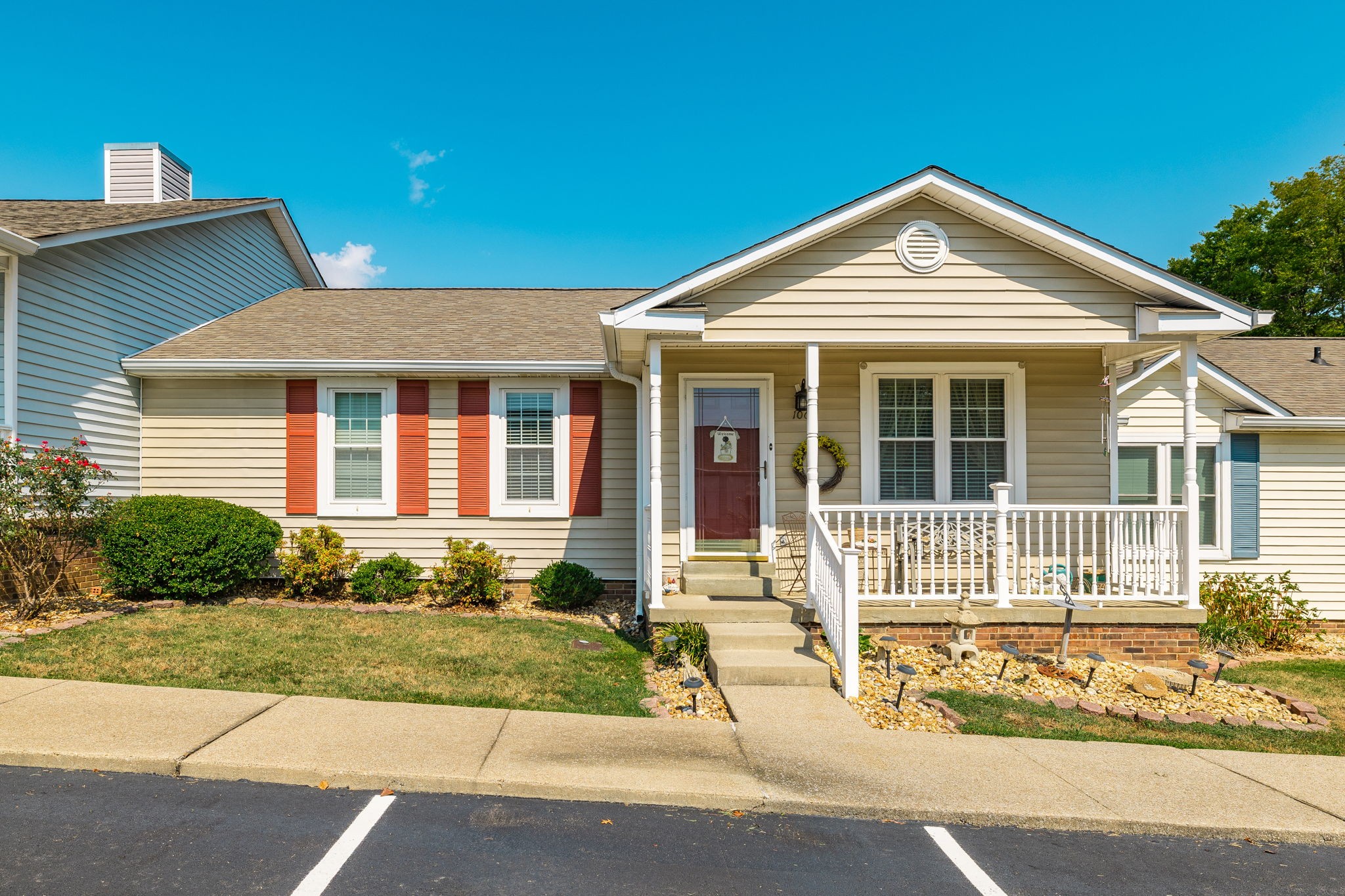 106 Rolling Meadows Dr Property Photo 1