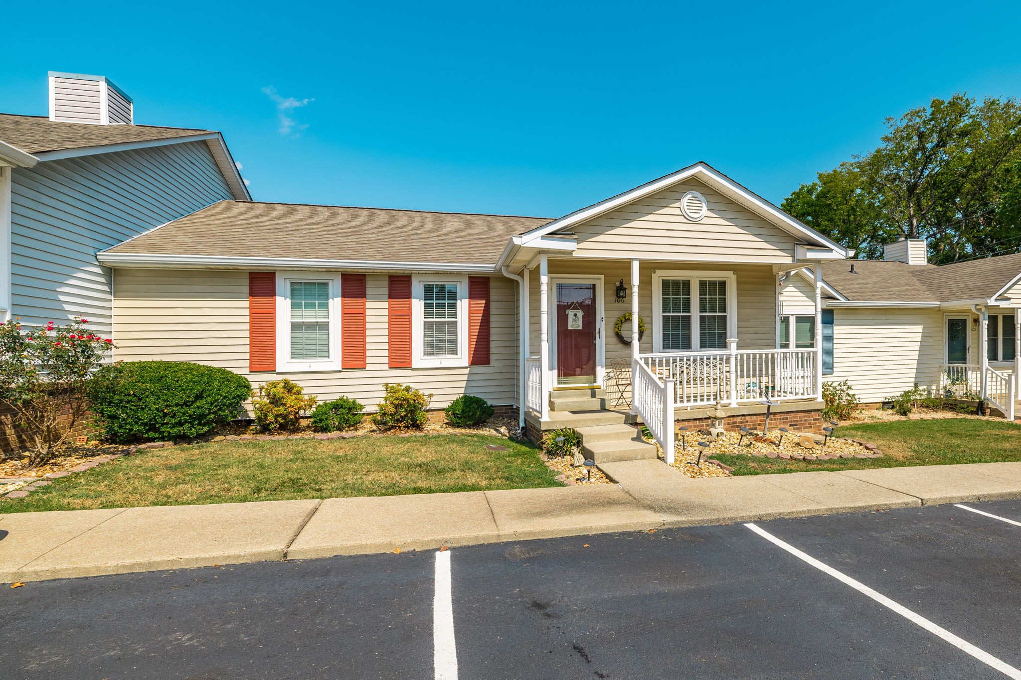 106 Rolling Meadows Dr Property Photo 3