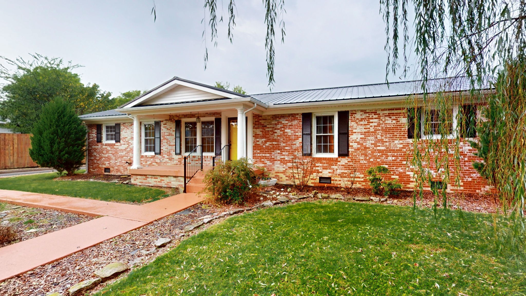 715 Poplar Bluff Rd E Property Photo 1