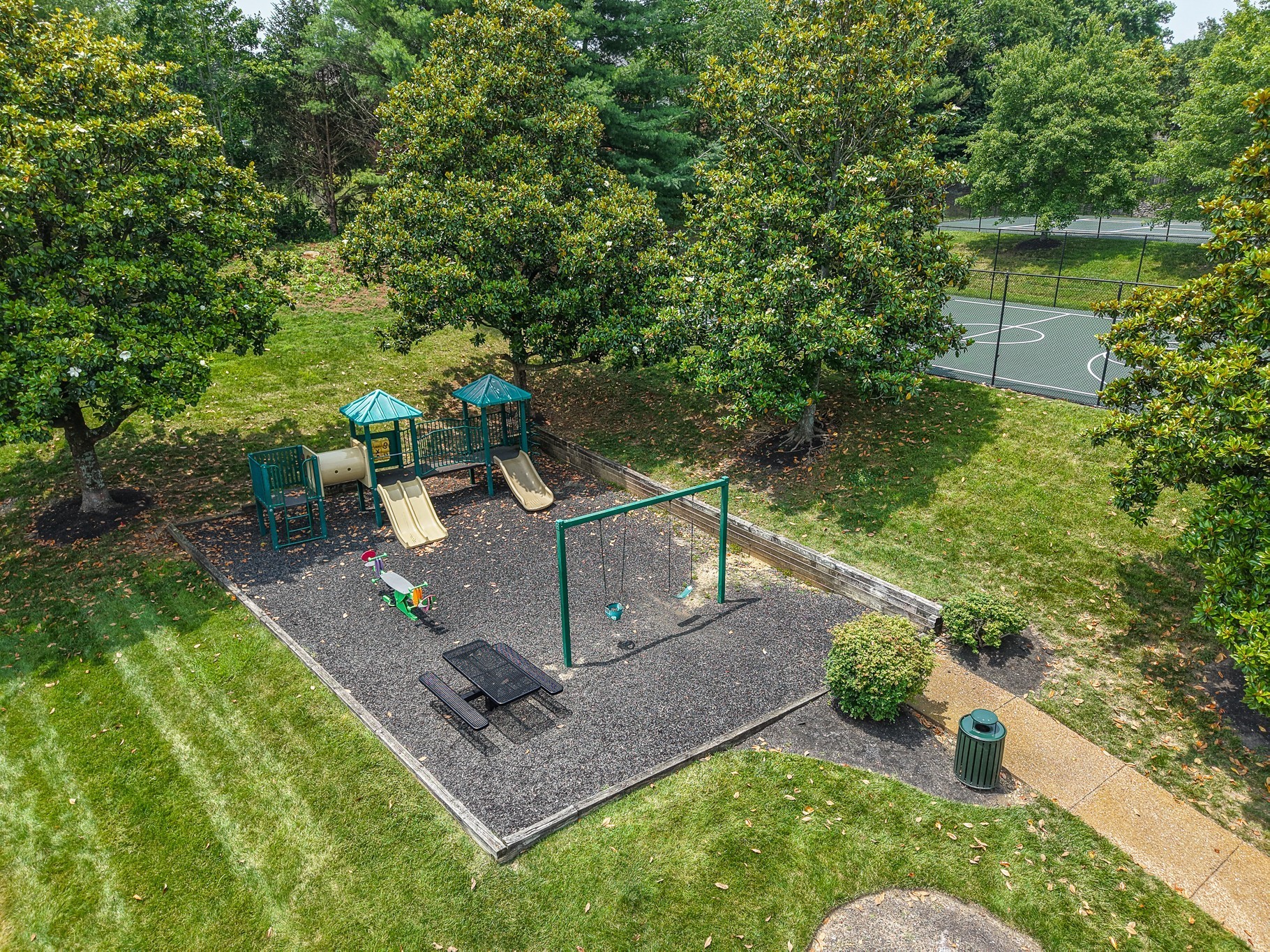 272 Astoria Dr Property Photo 8