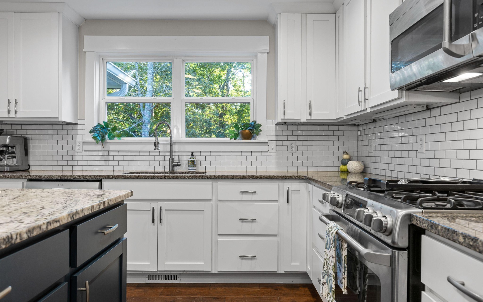 6015 Sawyer Road Property Photo 13