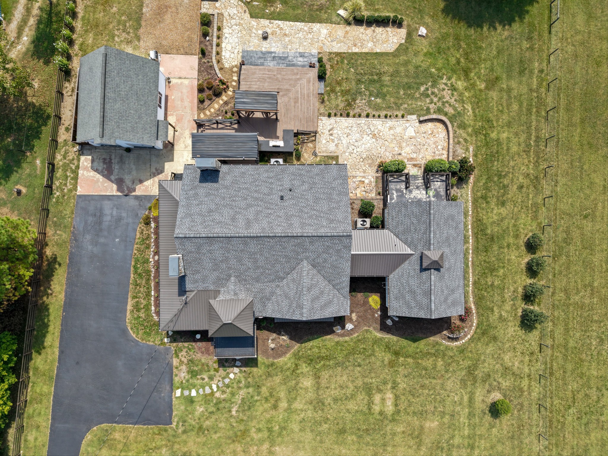 9707 Clovercroft Rd Property Photo 7