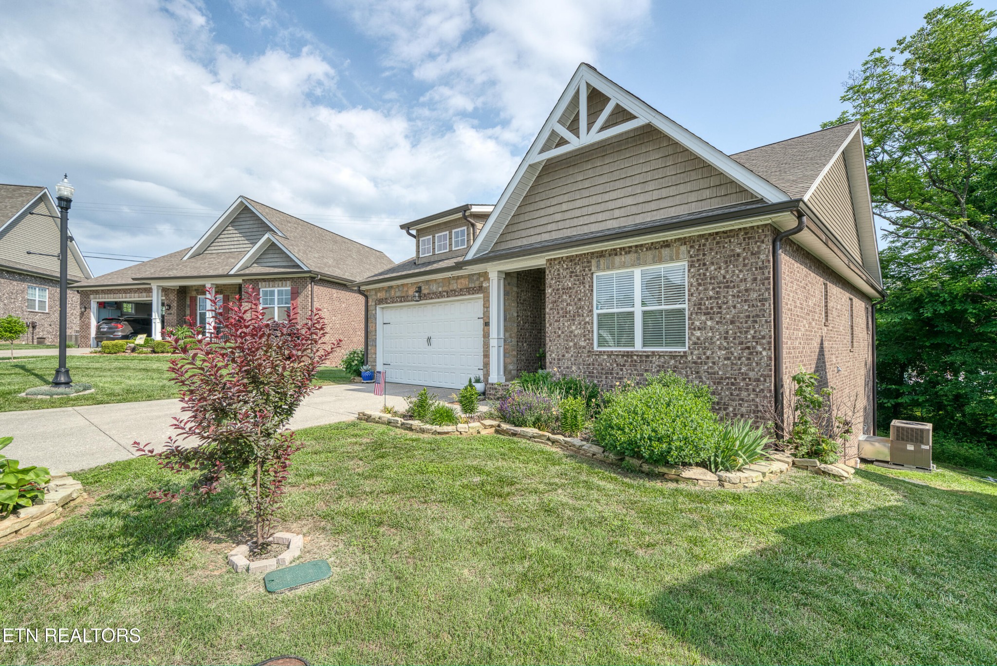 1124 Cross Pointe Drive Drive Property Photo 3