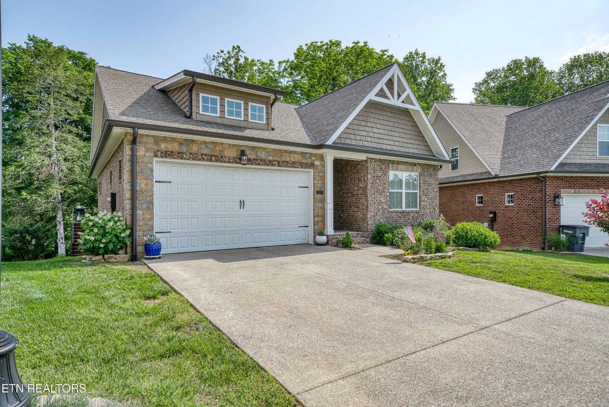 1124 Cross Pointe Drive Drive Property Photo 4