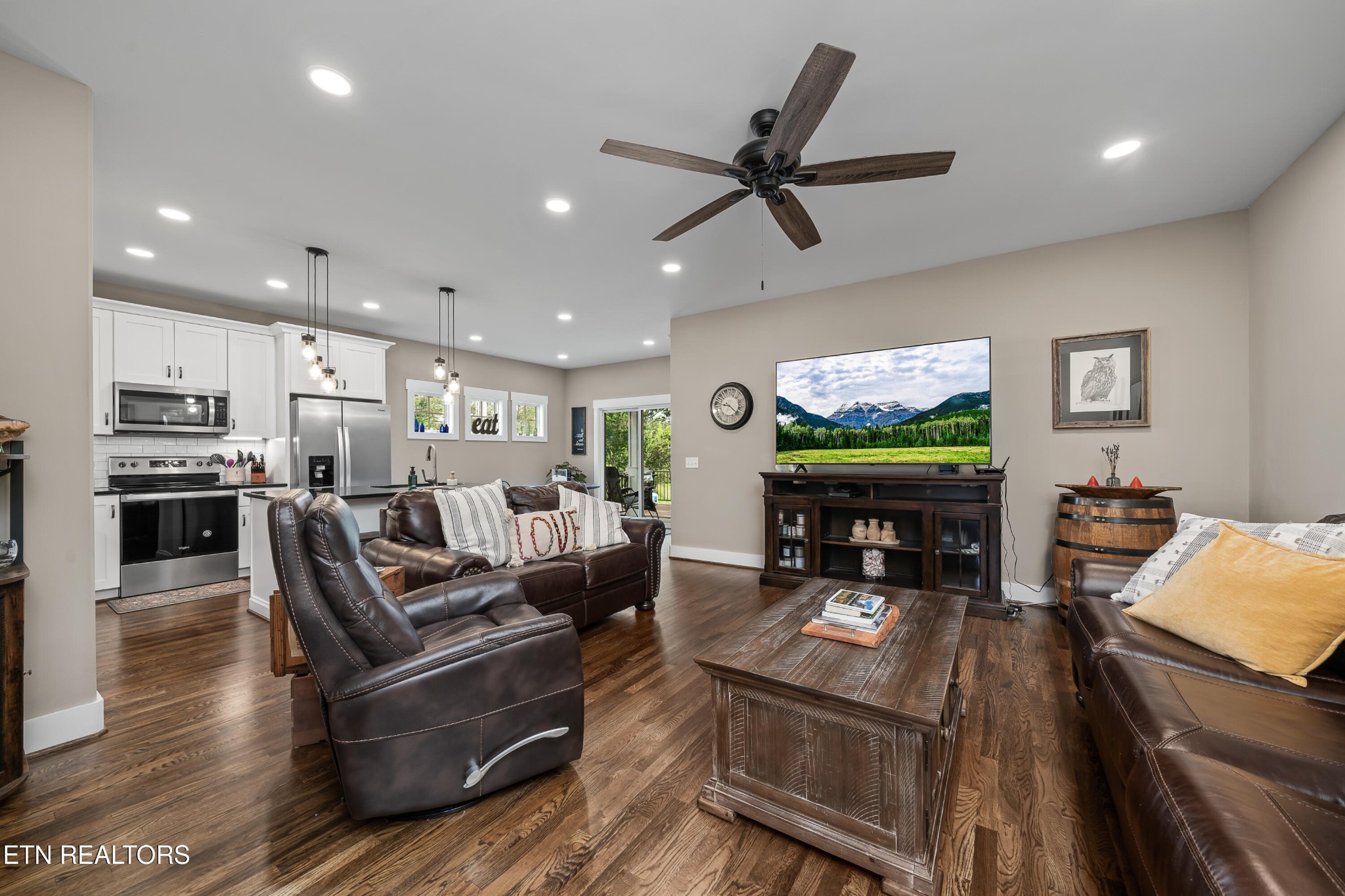 1124 Cross Pointe Drive Drive Property Photo 6