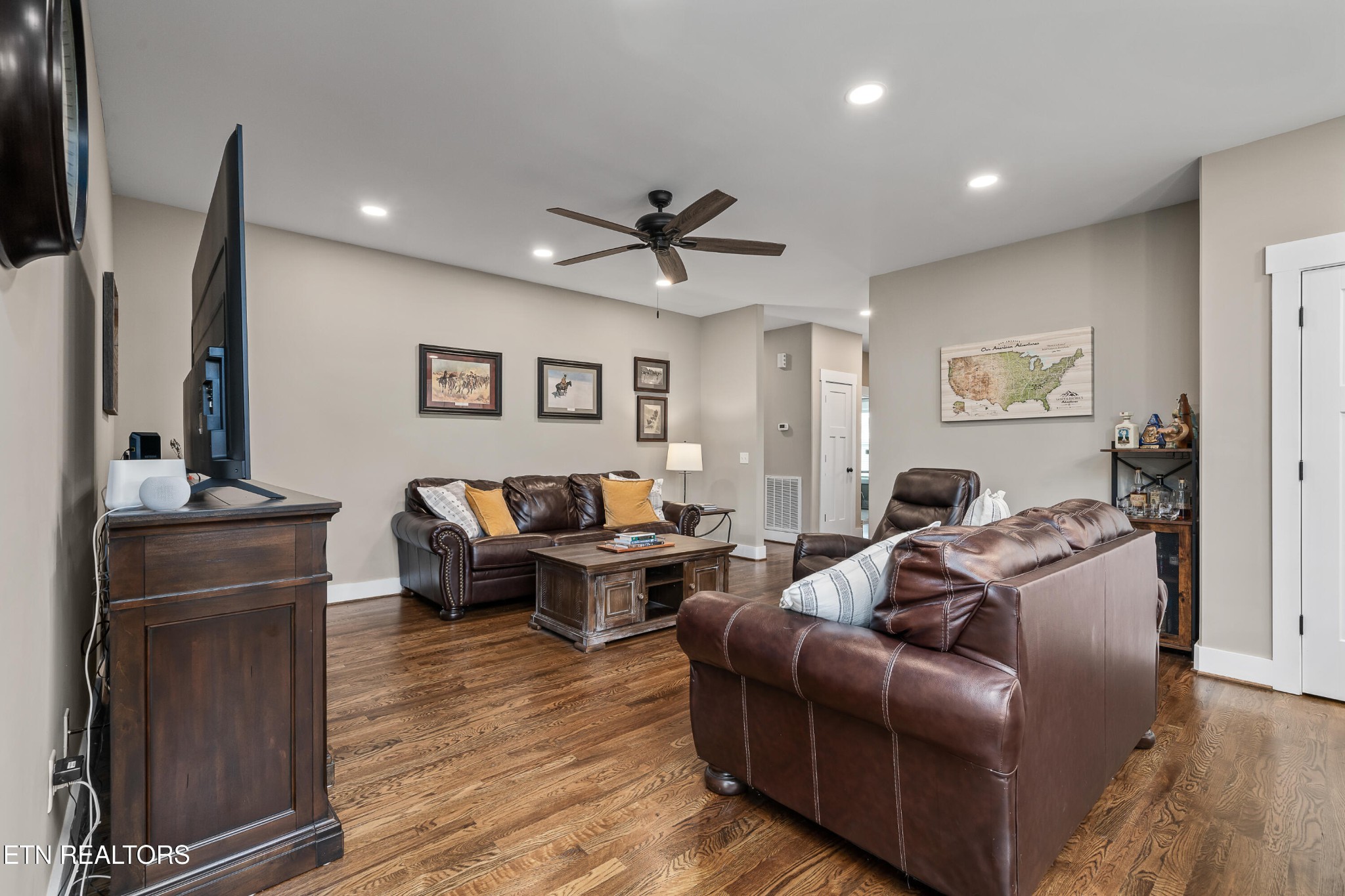 1124 Cross Pointe Drive Drive Property Photo 8