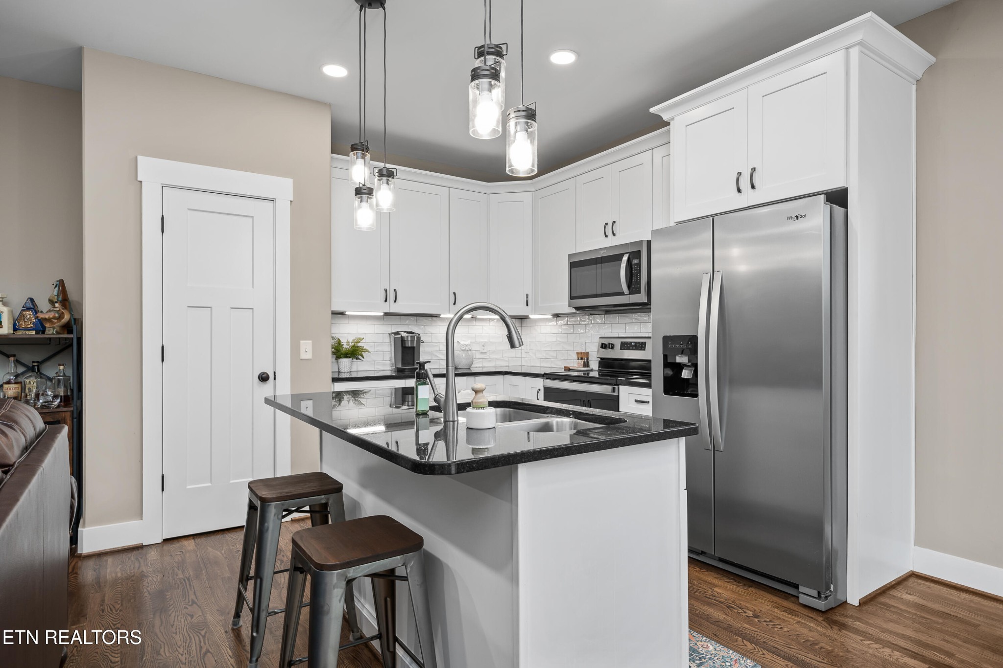 1124 Cross Pointe Drive Drive Property Photo 9