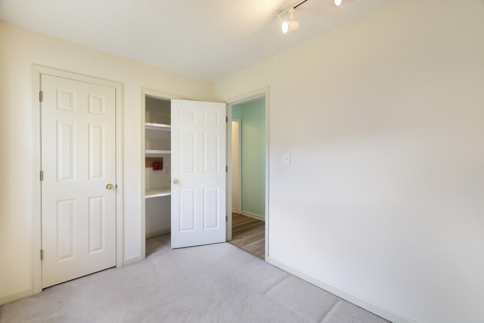 1621 Lillian Cir Property Photo 27