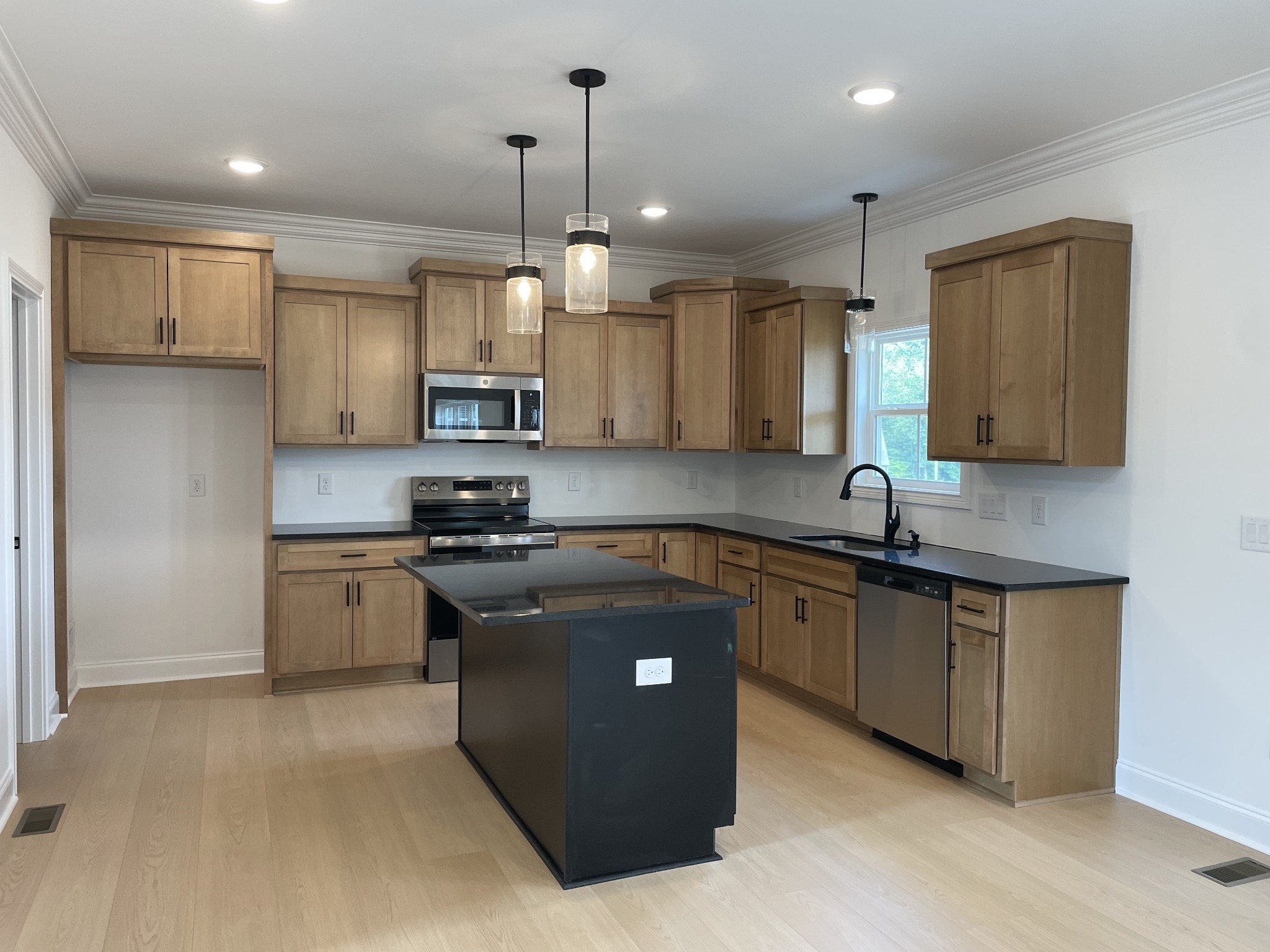 591 Pongracz Way Property Photo 3