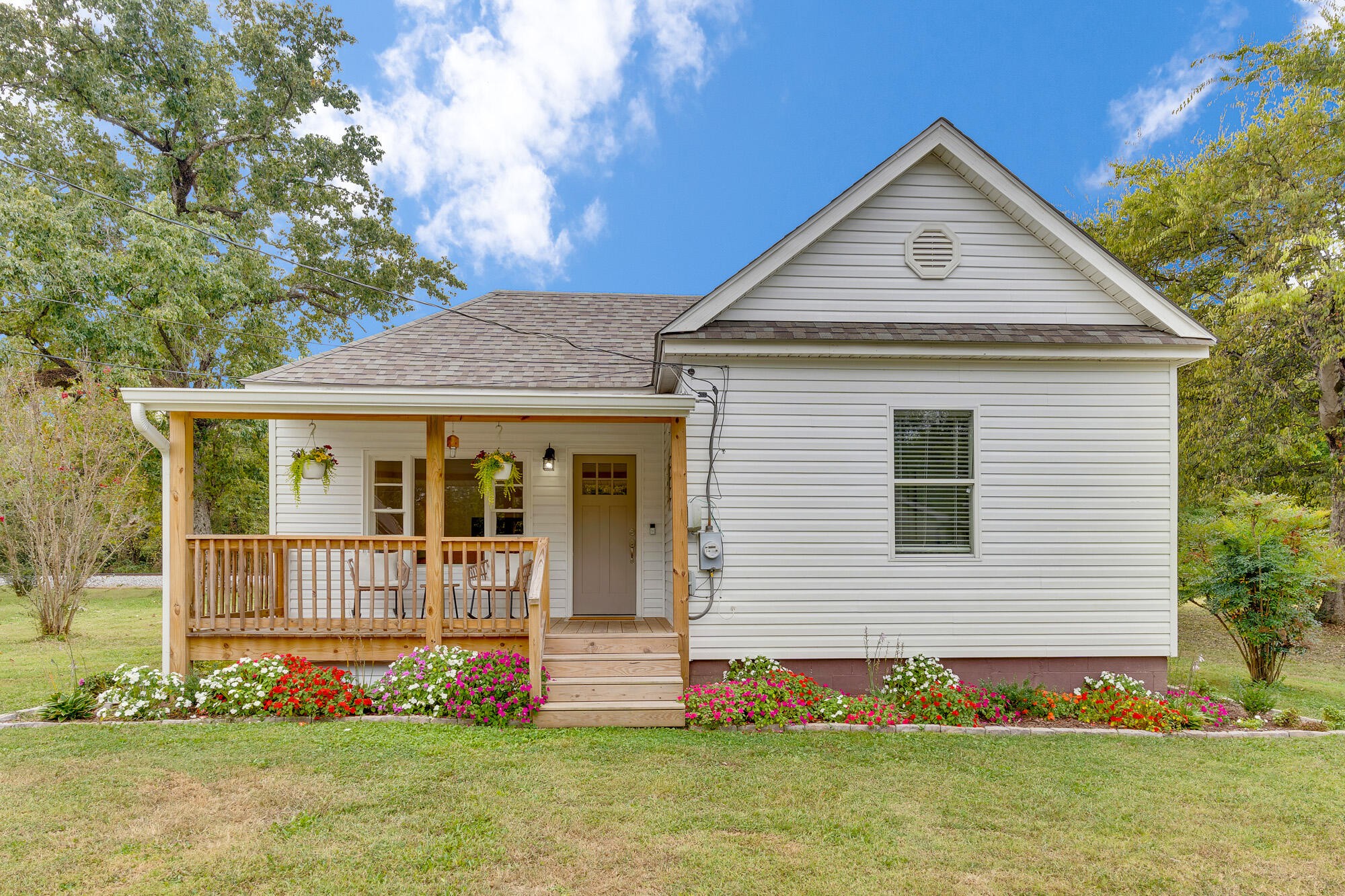 406 E 16th Street Property Photo 1