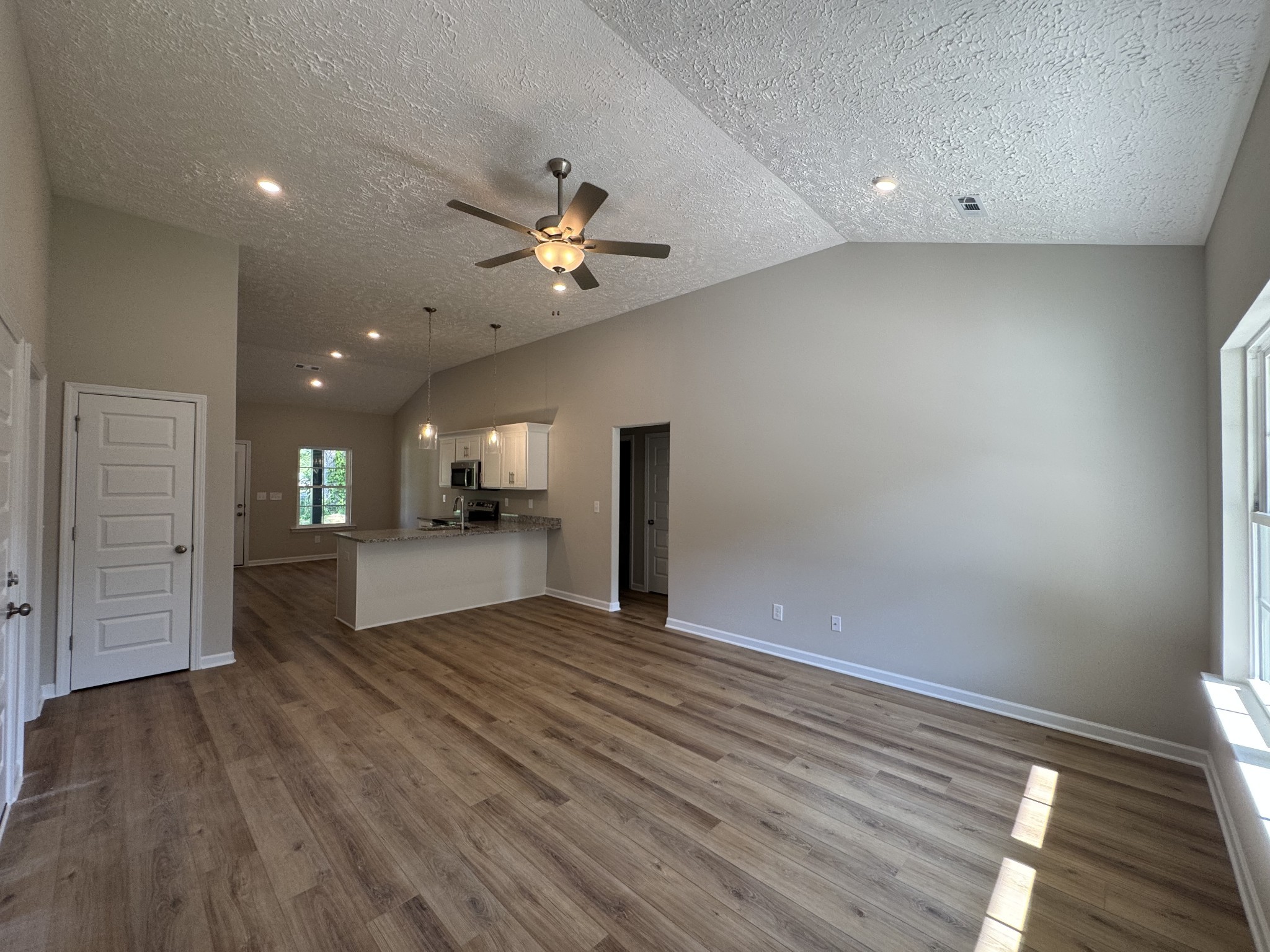 37 Laurel View St Property Photo 2