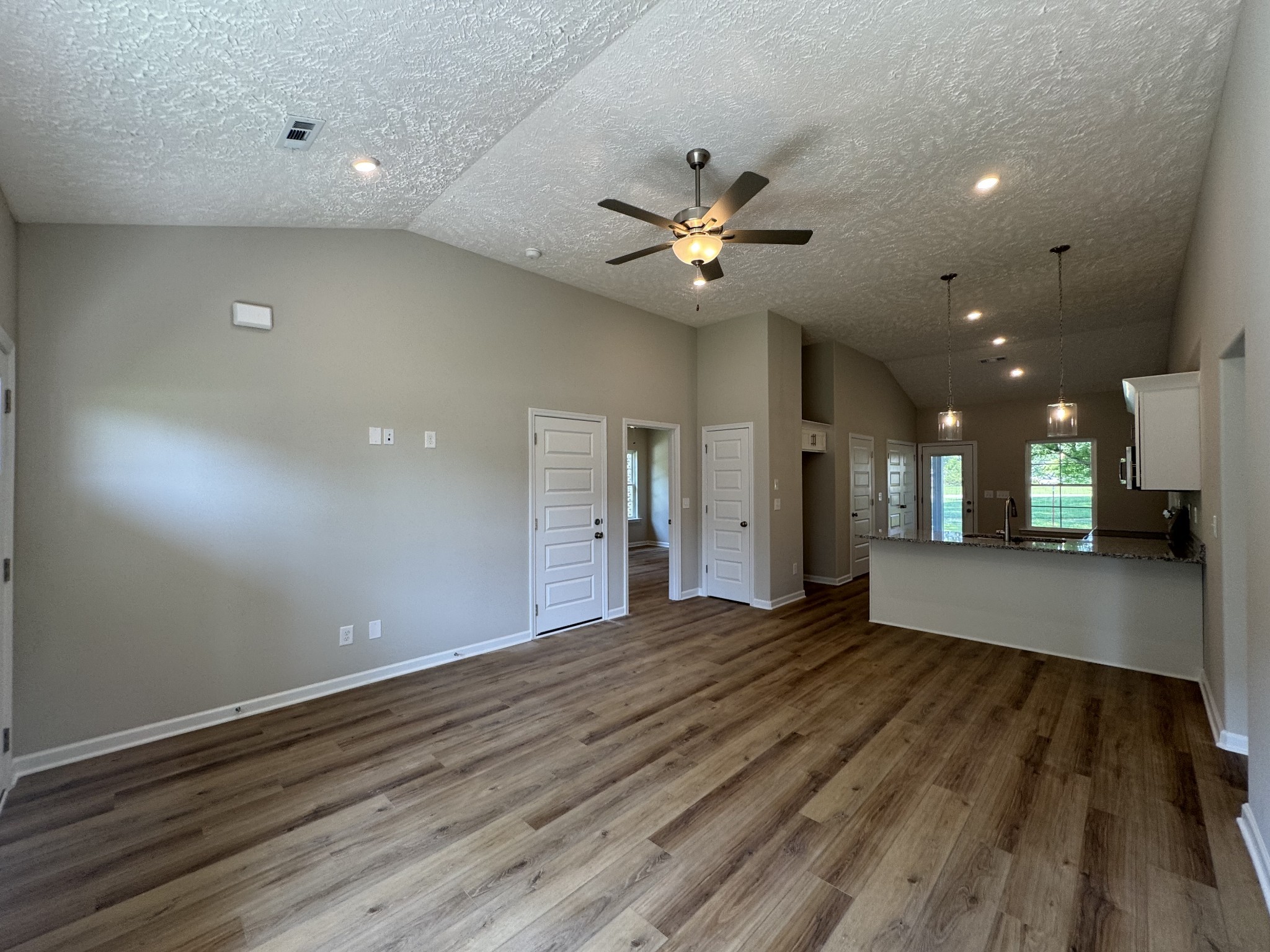 37 Laurel View St Property Photo 3