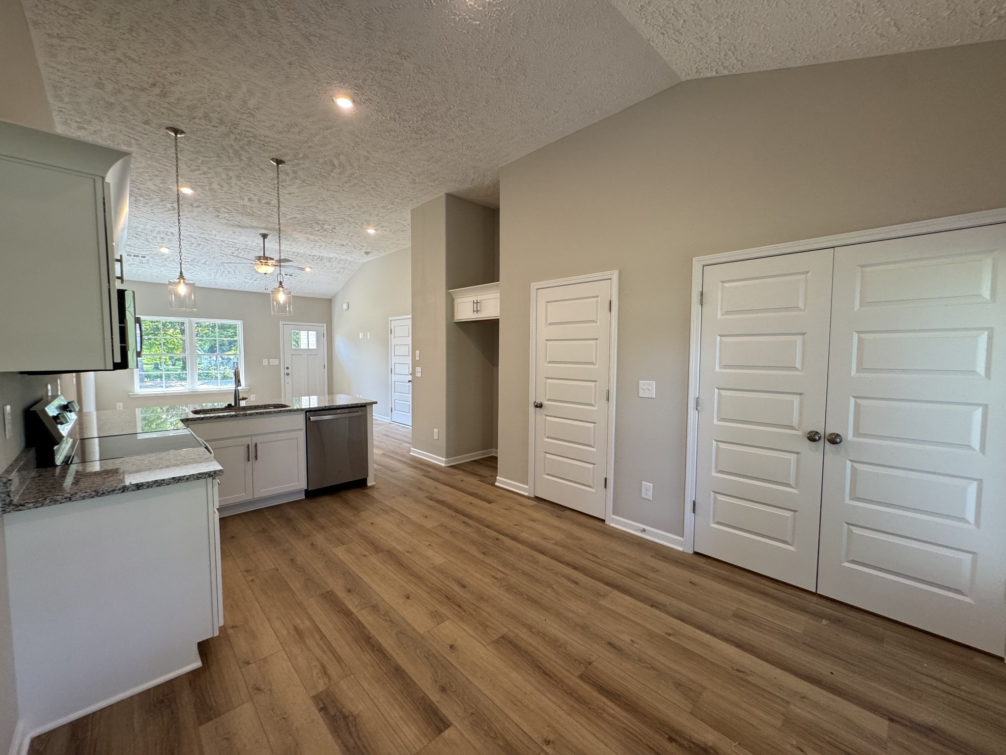 37 Laurel View St Property Photo 5