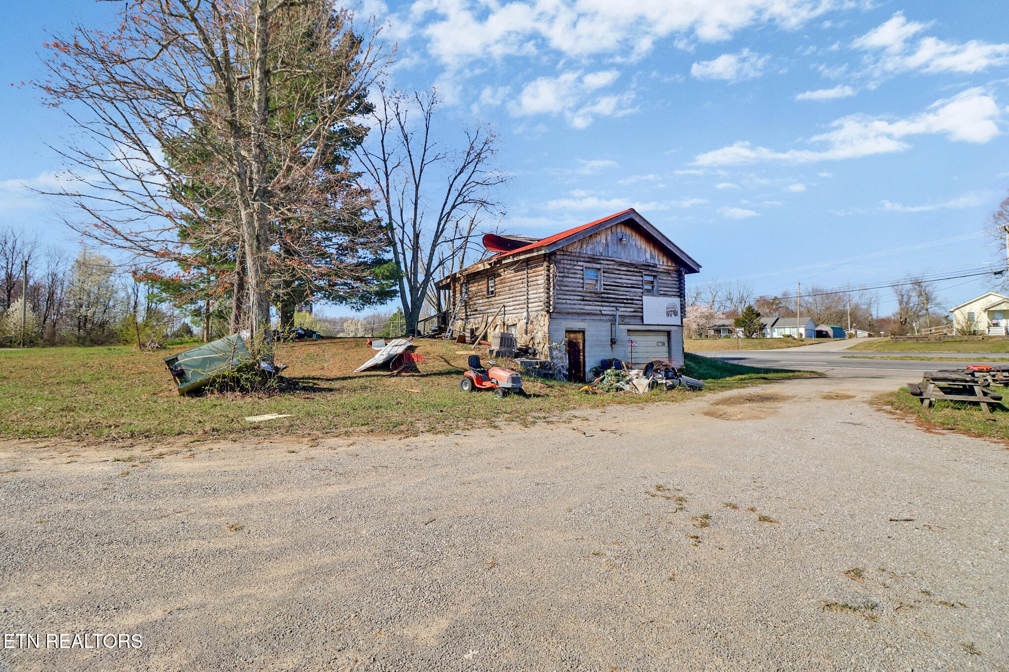 2172 S York Hwy Property Photo 17