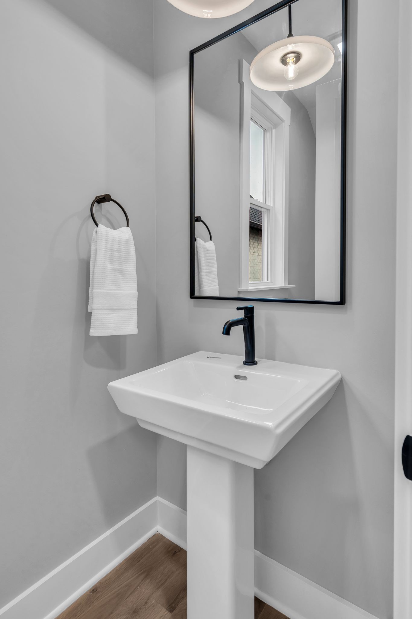 907b Potter Ln Property Photo 16