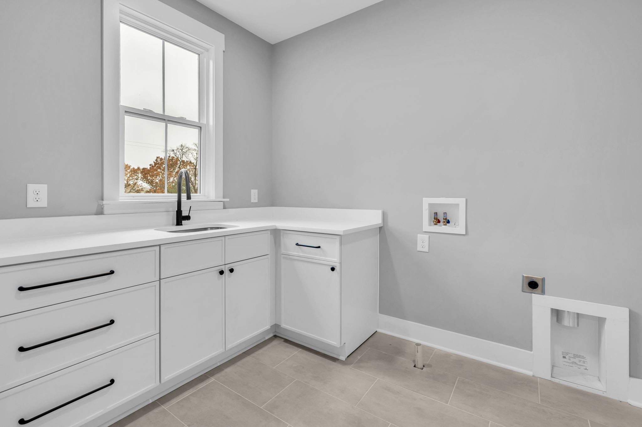 907b Potter Ln Property Photo 18