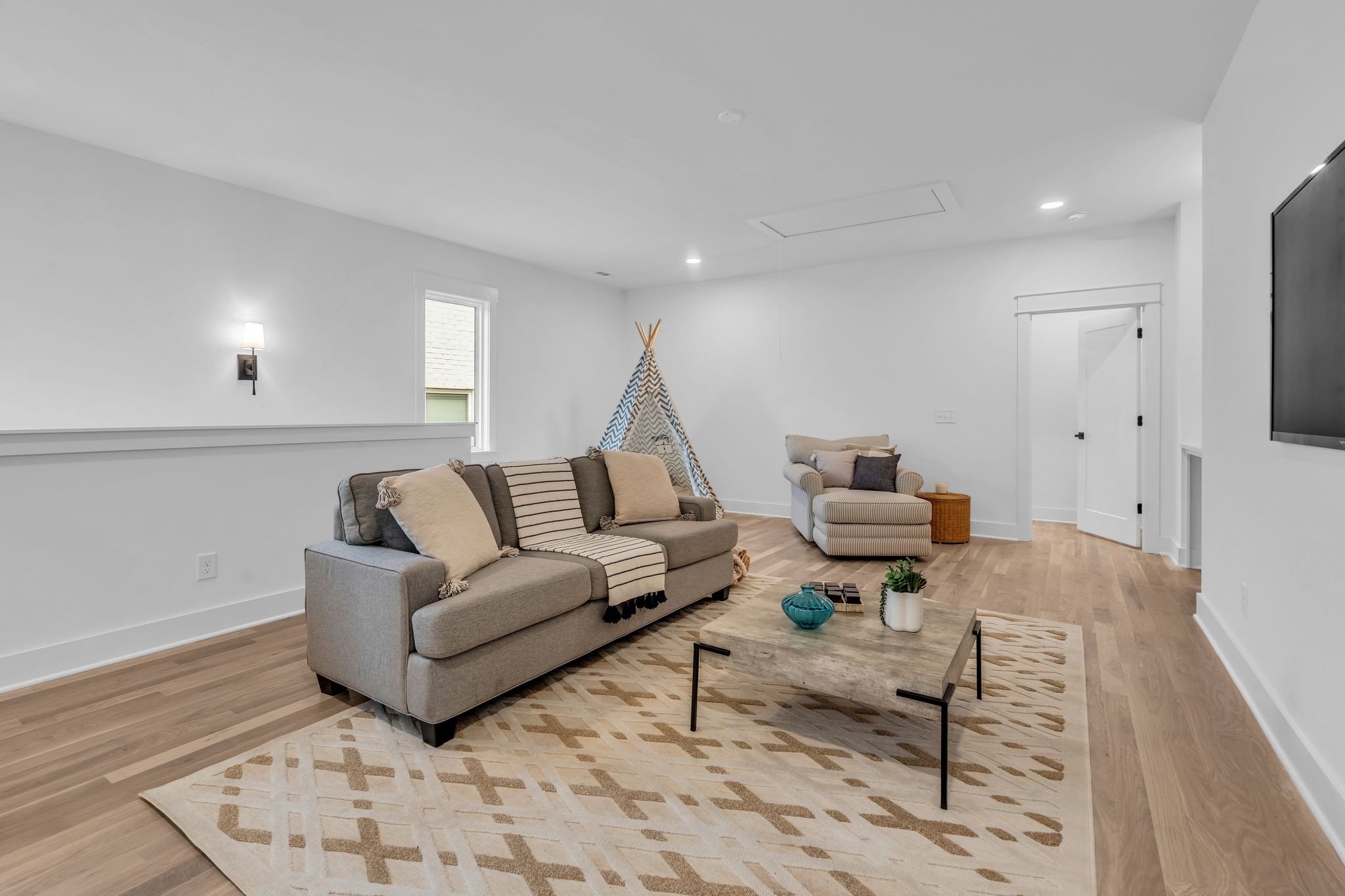 907b Potter Ln Property Photo 25